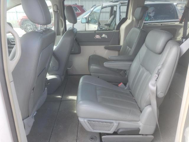 Photo 10 VIN: 2A8HR54P88R673111 - CHRYSLER TOWN & COU 