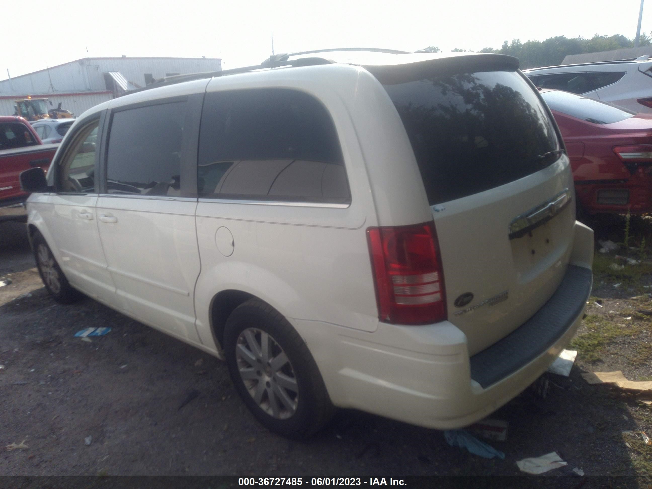 Photo 2 VIN: 2A8HR54P88R679054 - CHRYSLER TOWN & COUNTRY 