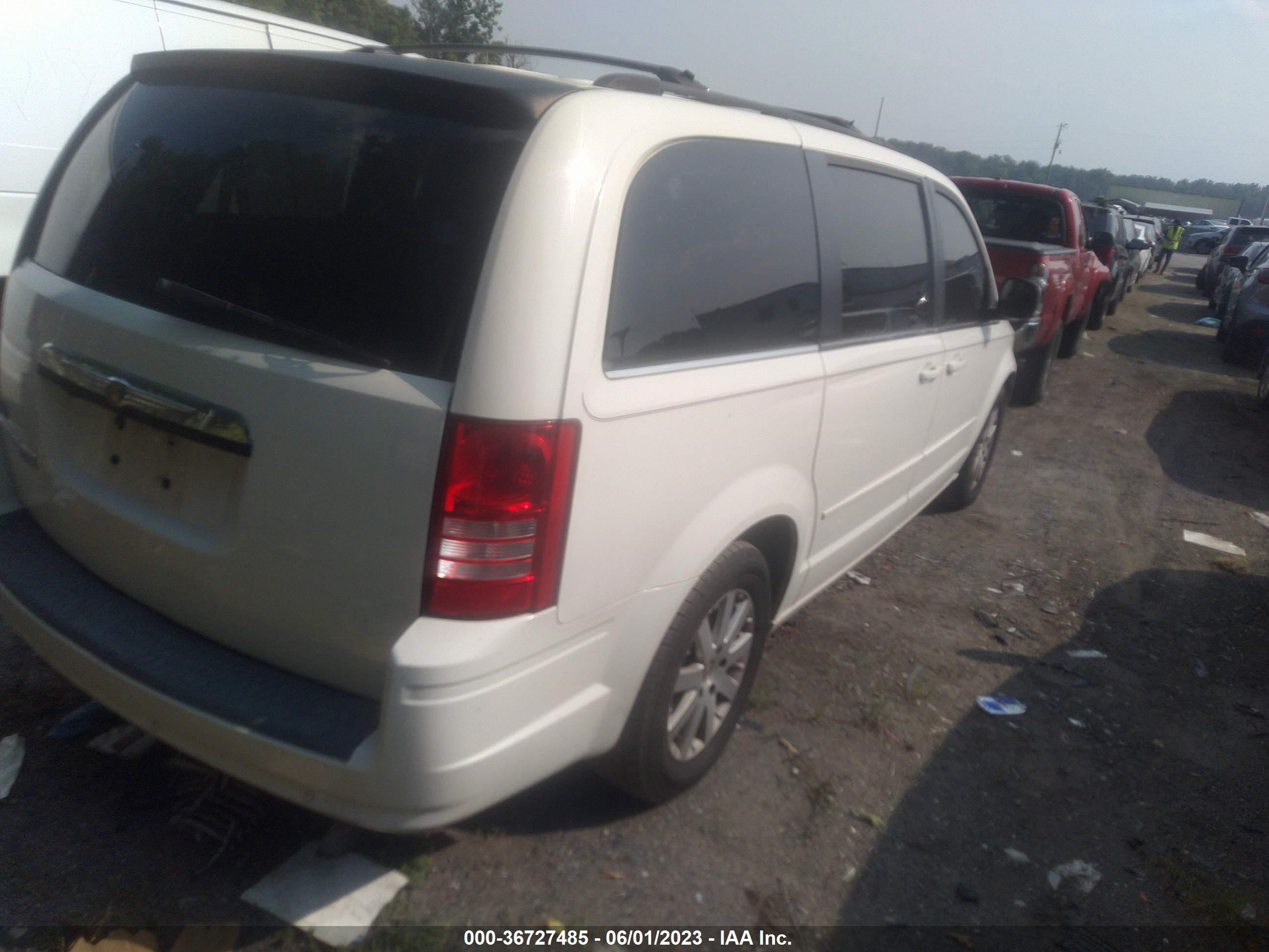 Photo 3 VIN: 2A8HR54P88R679054 - CHRYSLER TOWN & COUNTRY 