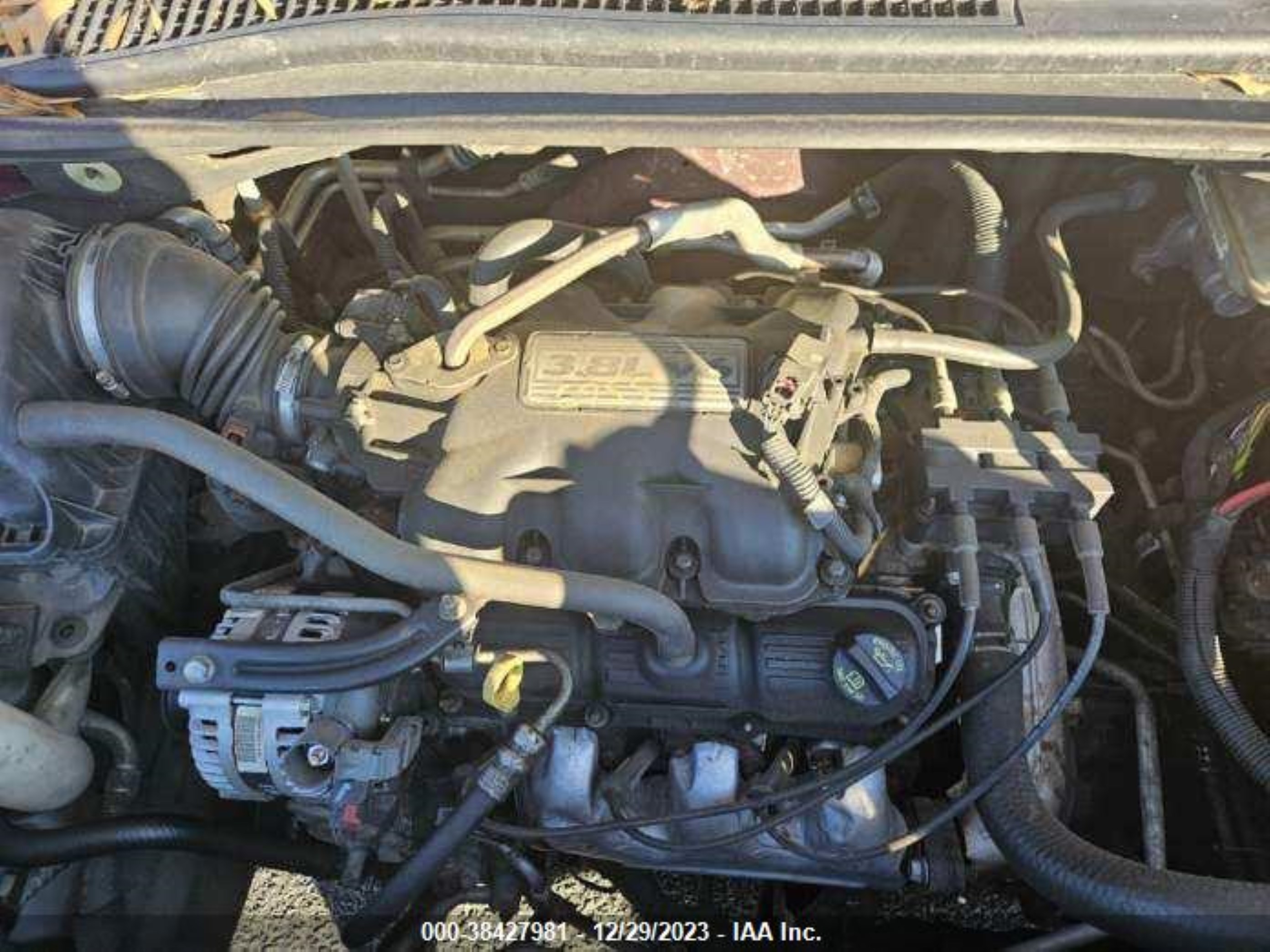 Photo 9 VIN: 2A8HR54P88R709489 - CHRYSLER TOWN & COUNTRY 