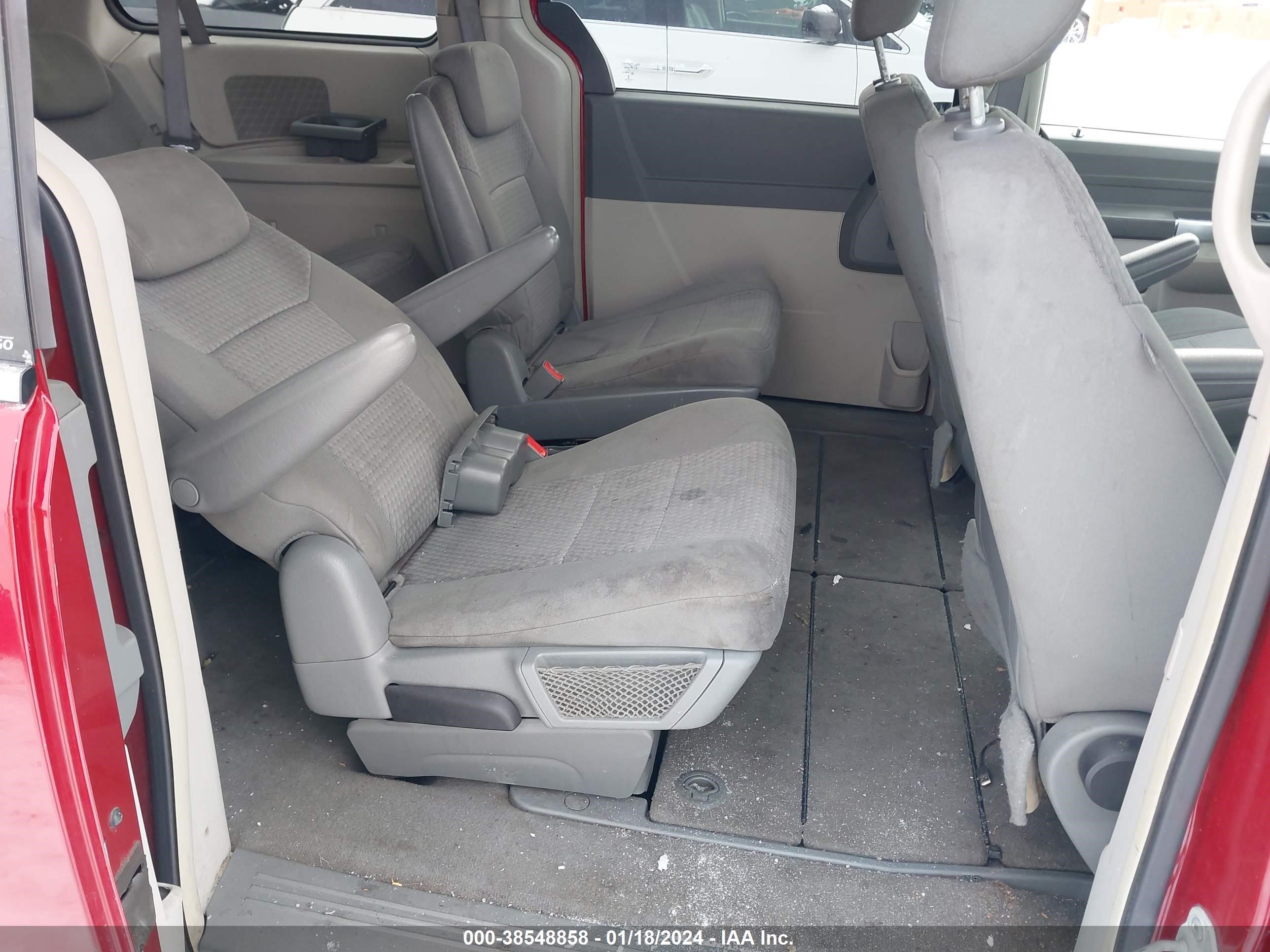 Photo 7 VIN: 2A8HR54P88R732061 - CHRYSLER TOWN & COUNTRY 