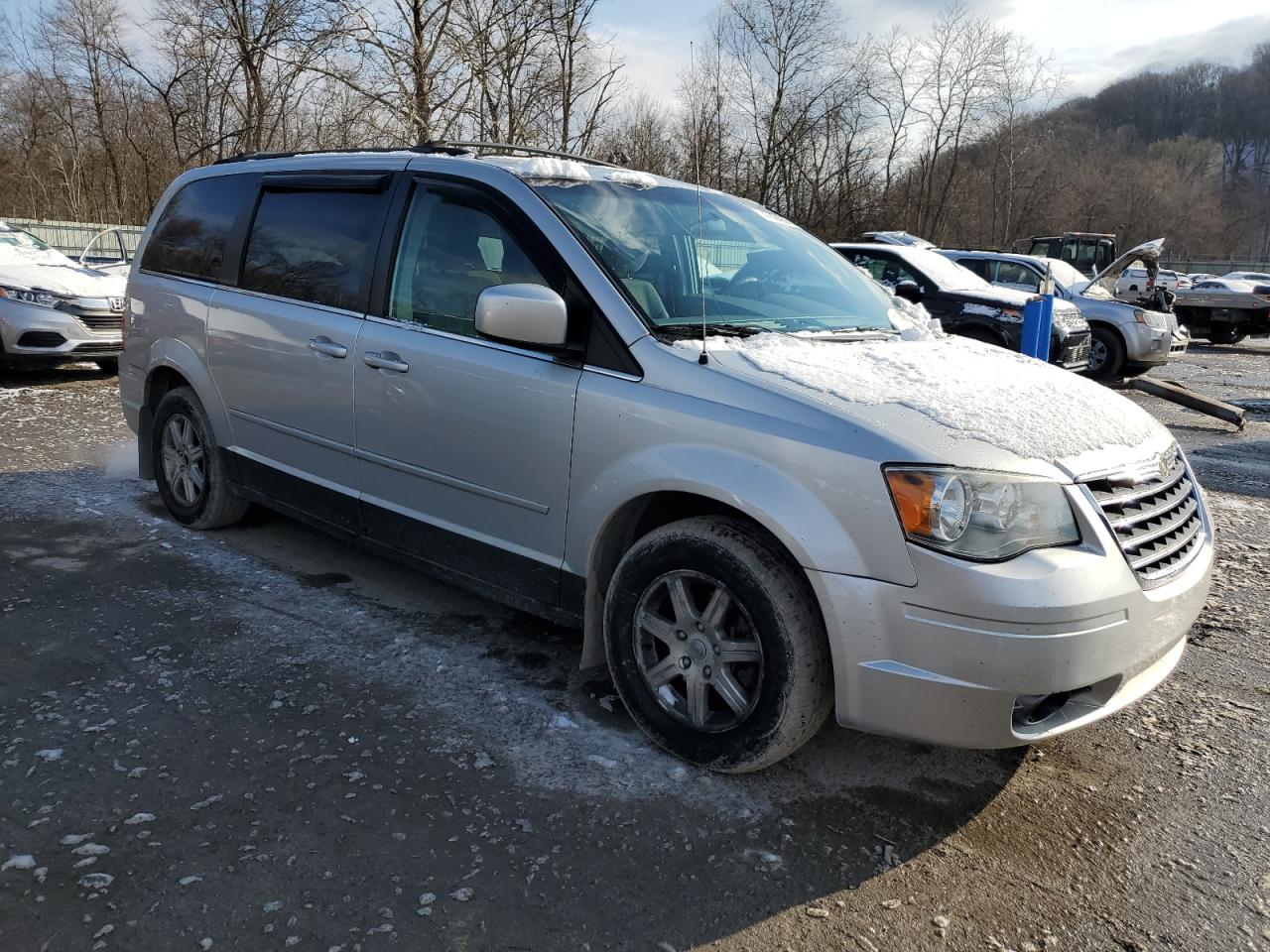 Photo 3 VIN: 2A8HR54P88R782748 - CHRYSLER TOWN & COUNTRY 