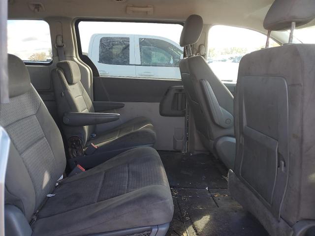 Photo 10 VIN: 2A8HR54P88R833715 - CHRYSLER TOWN & COU 