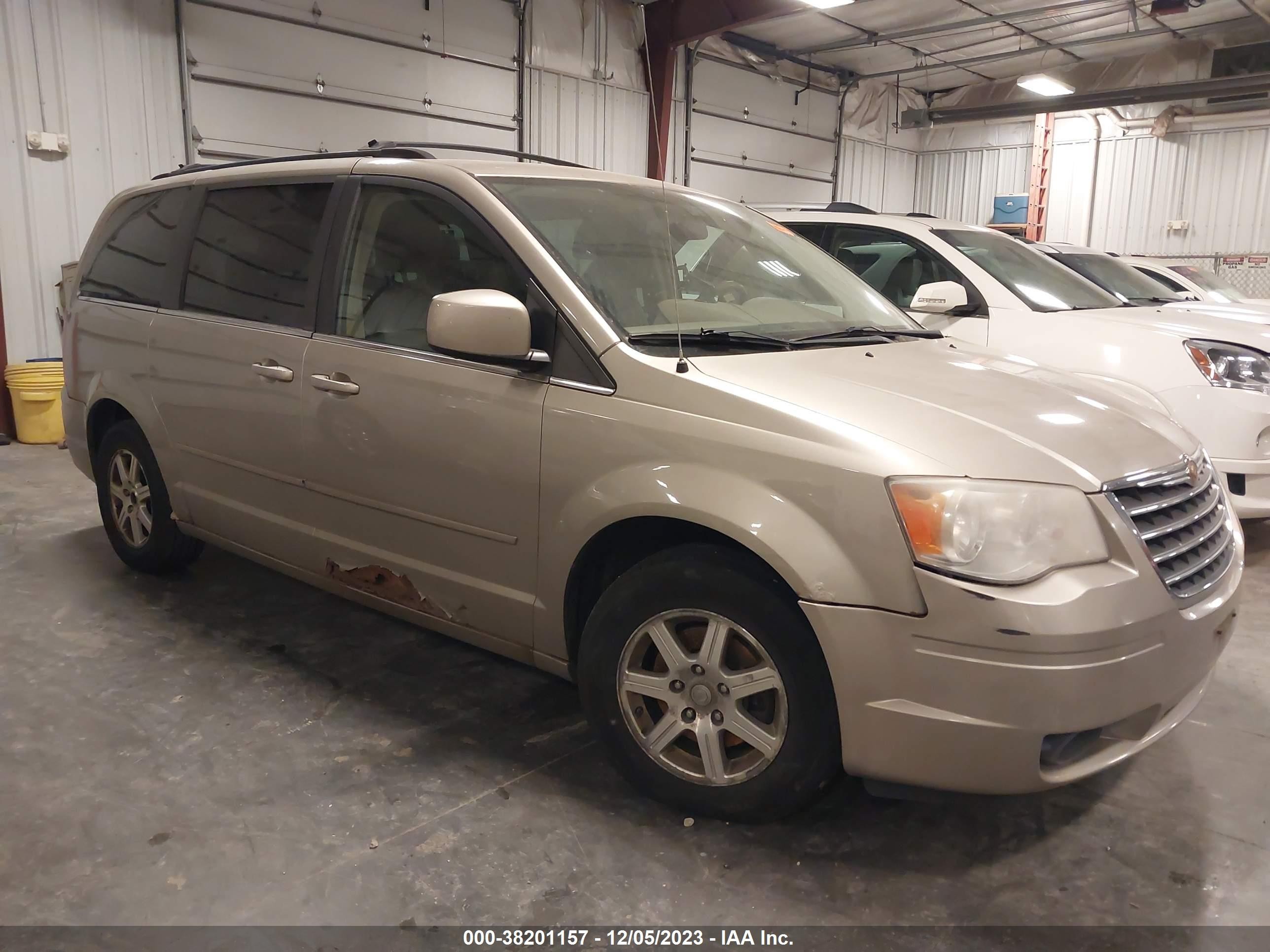 Photo 0 VIN: 2A8HR54P98R635354 - CHRYSLER TOWN & COUNTRY 