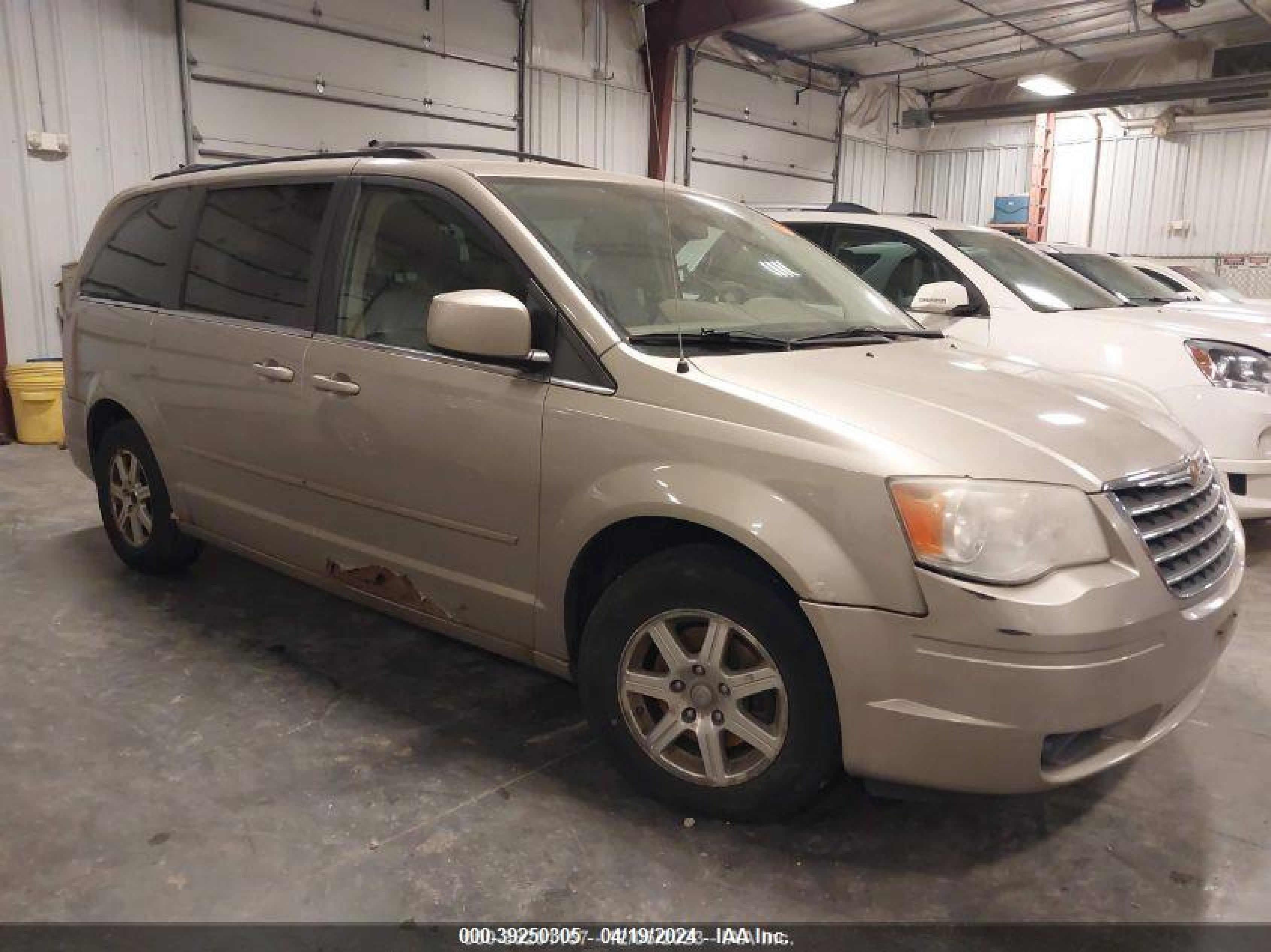 Photo 1 VIN: 2A8HR54P98R635354 - CHRYSLER TOWN & COUNTRY 