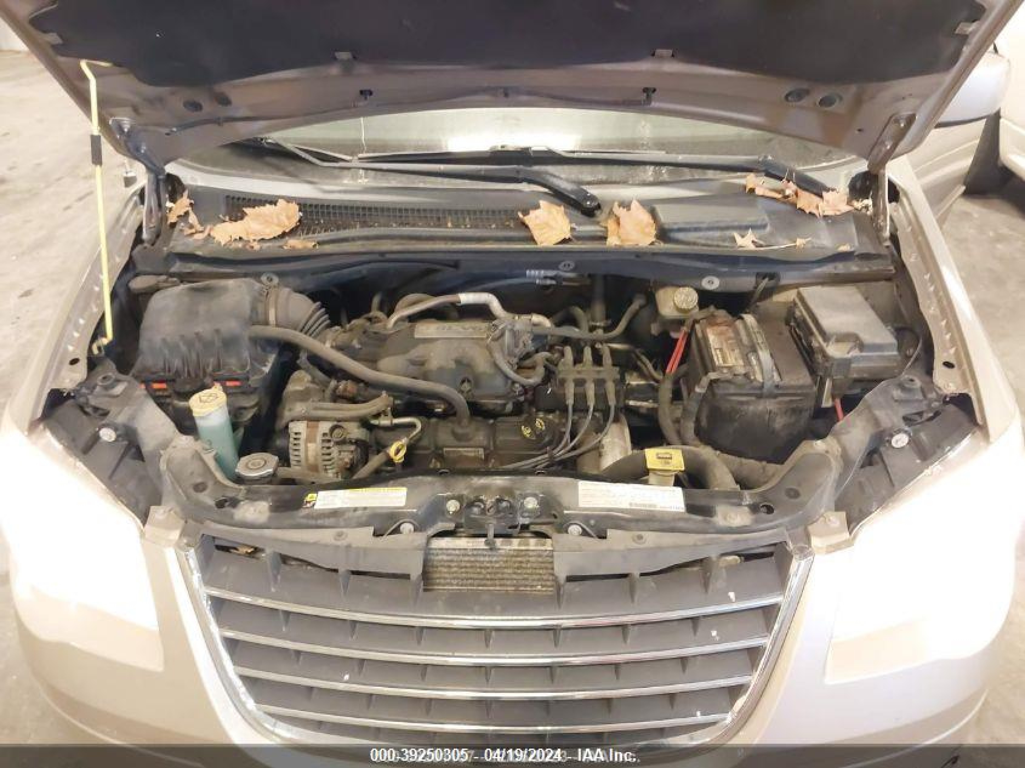 Photo 10 VIN: 2A8HR54P98R635354 - CHRYSLER TOWN & COUNTRY 