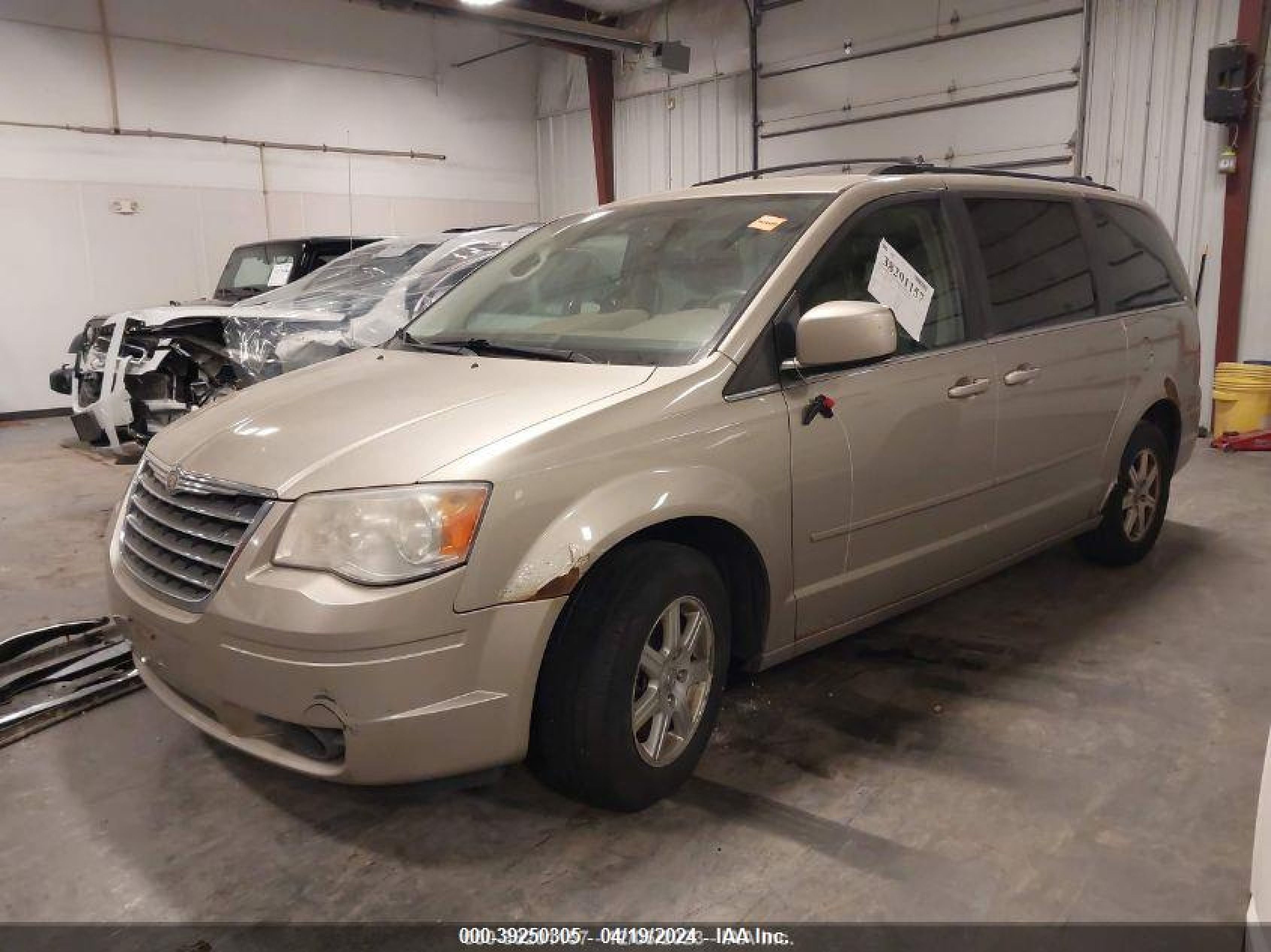 Photo 2 VIN: 2A8HR54P98R635354 - CHRYSLER TOWN & COUNTRY 