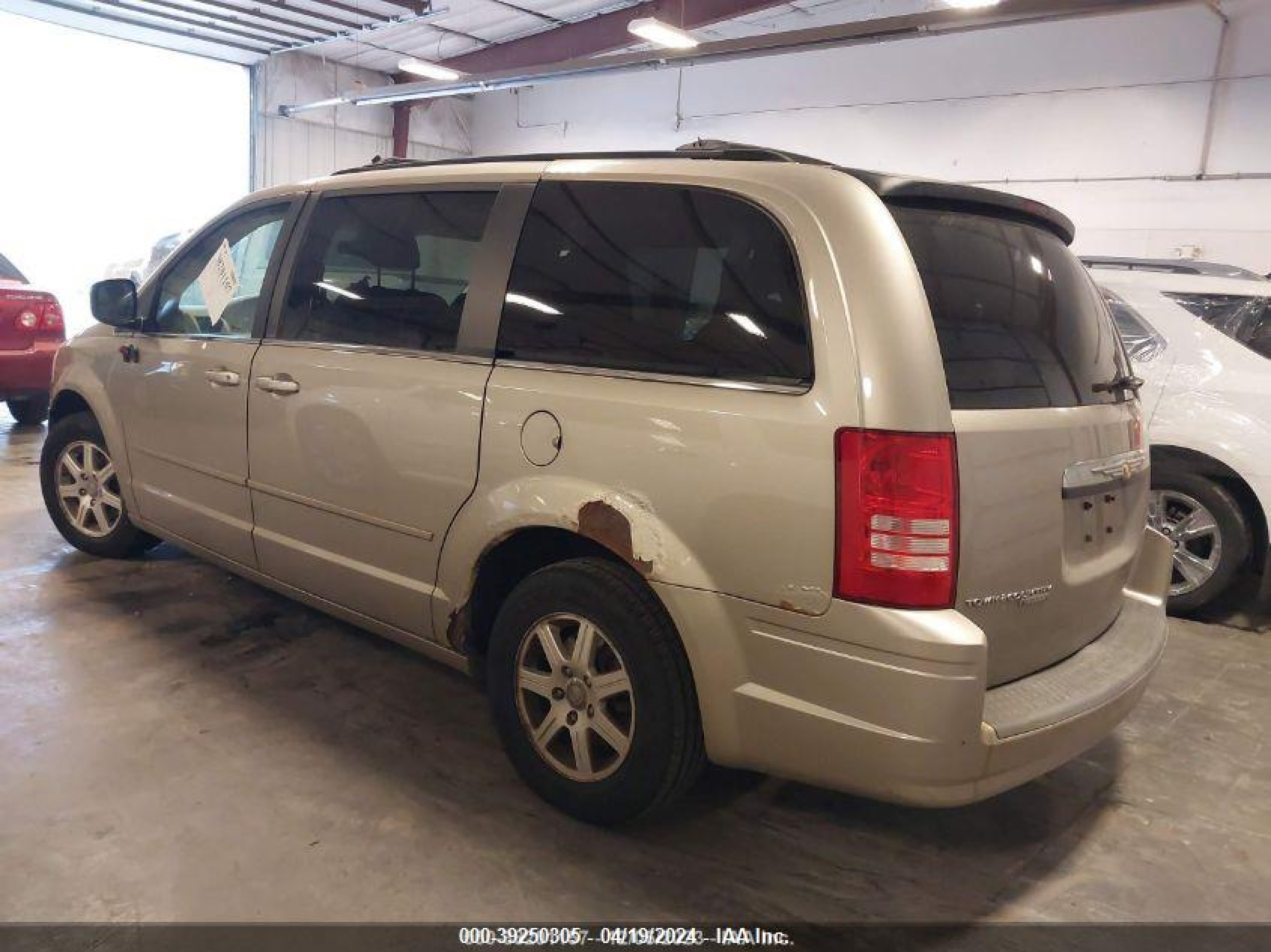 Photo 3 VIN: 2A8HR54P98R635354 - CHRYSLER TOWN & COUNTRY 