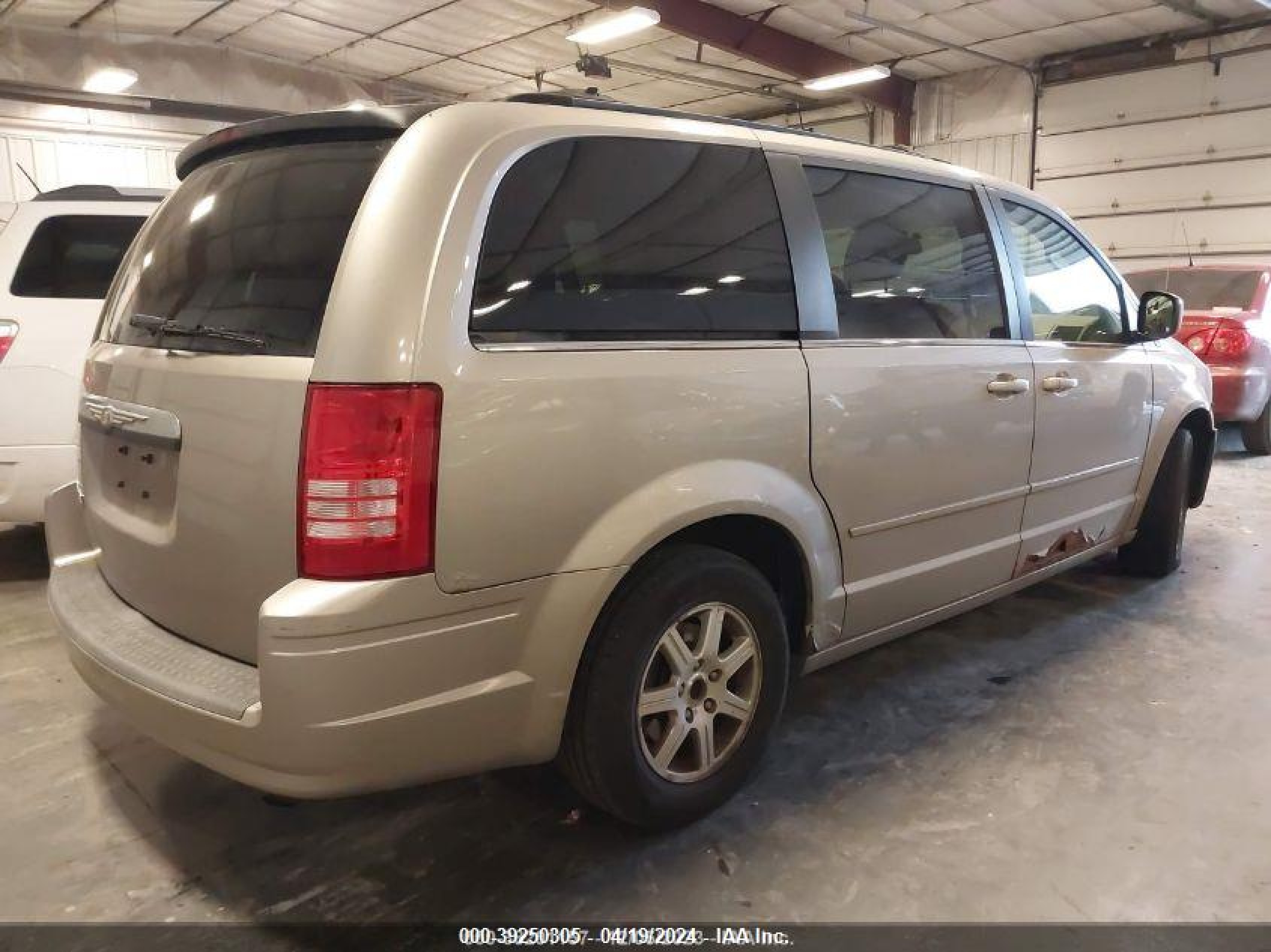 Photo 4 VIN: 2A8HR54P98R635354 - CHRYSLER TOWN & COUNTRY 