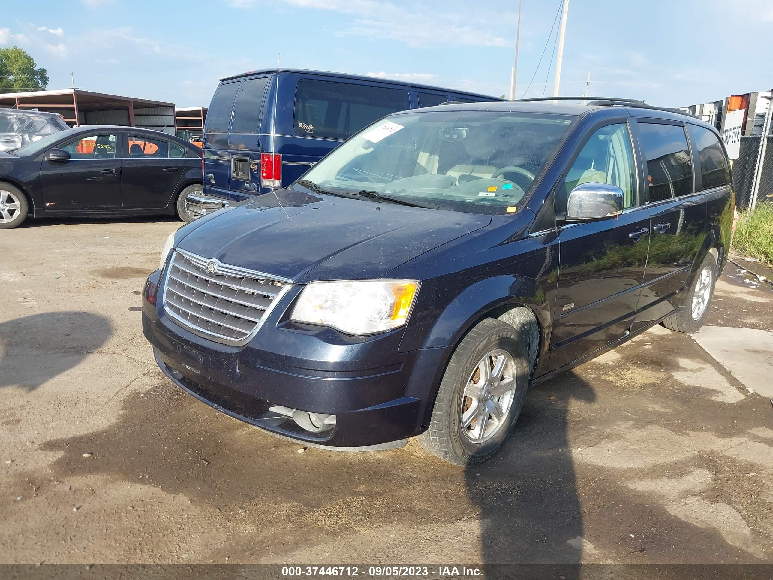 Photo 1 VIN: 2A8HR54P98R736426 - CHRYSLER TOWN & COUNTRY 