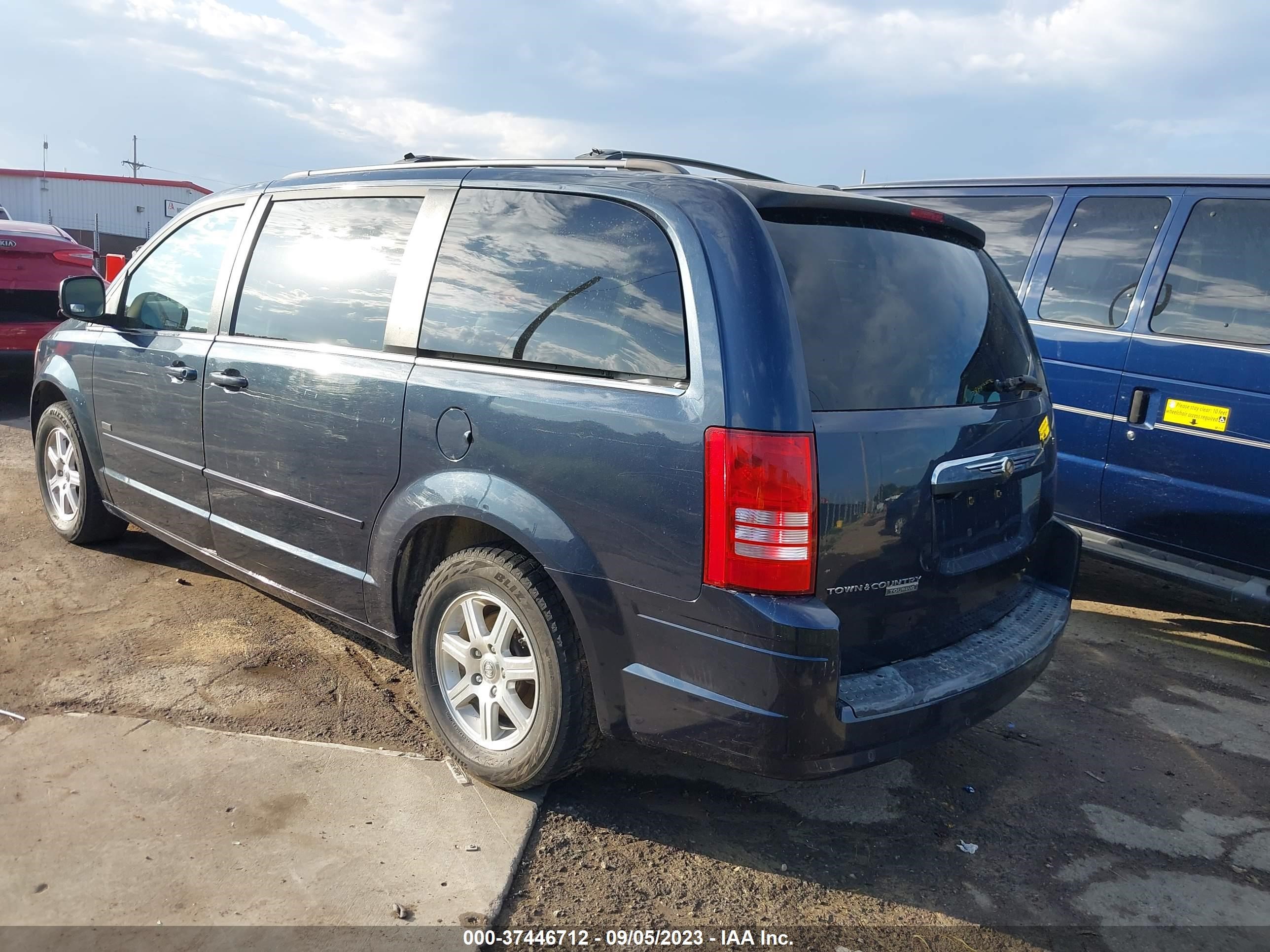 Photo 2 VIN: 2A8HR54P98R736426 - CHRYSLER TOWN & COUNTRY 