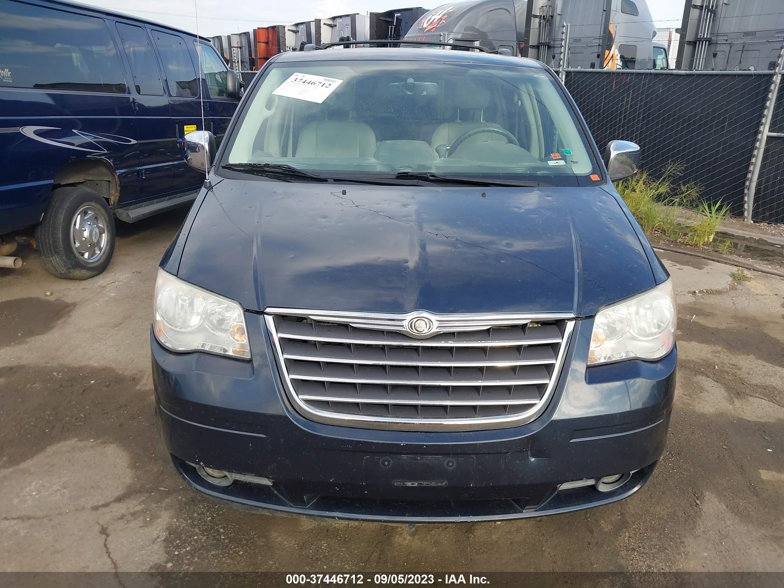 Photo 5 VIN: 2A8HR54P98R736426 - CHRYSLER TOWN & COUNTRY 