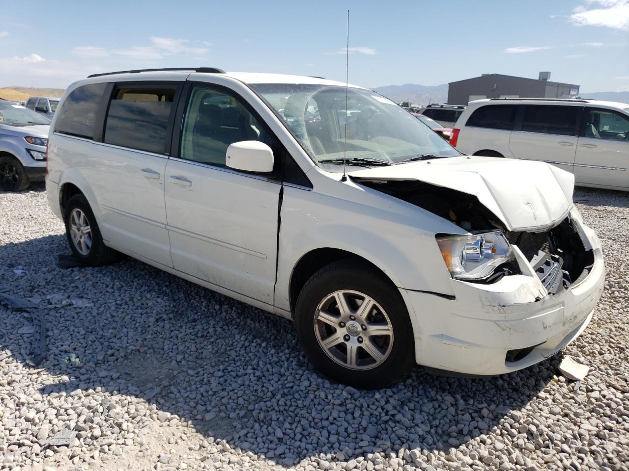 Photo 3 VIN: 2A8HR54P98R744171 - CHRYSLER TOWN & COUNTRY 