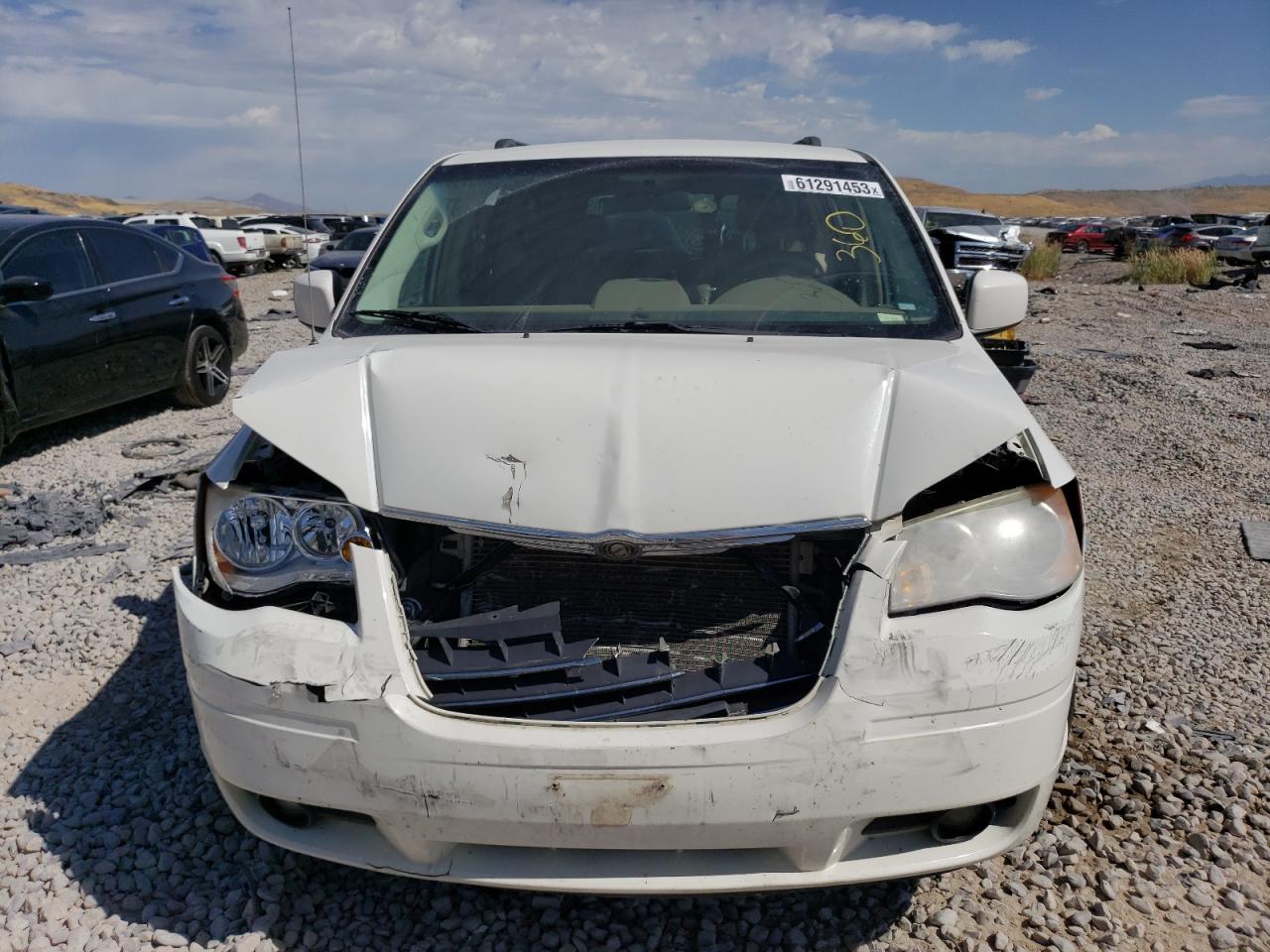 Photo 4 VIN: 2A8HR54P98R744171 - CHRYSLER TOWN & COUNTRY 