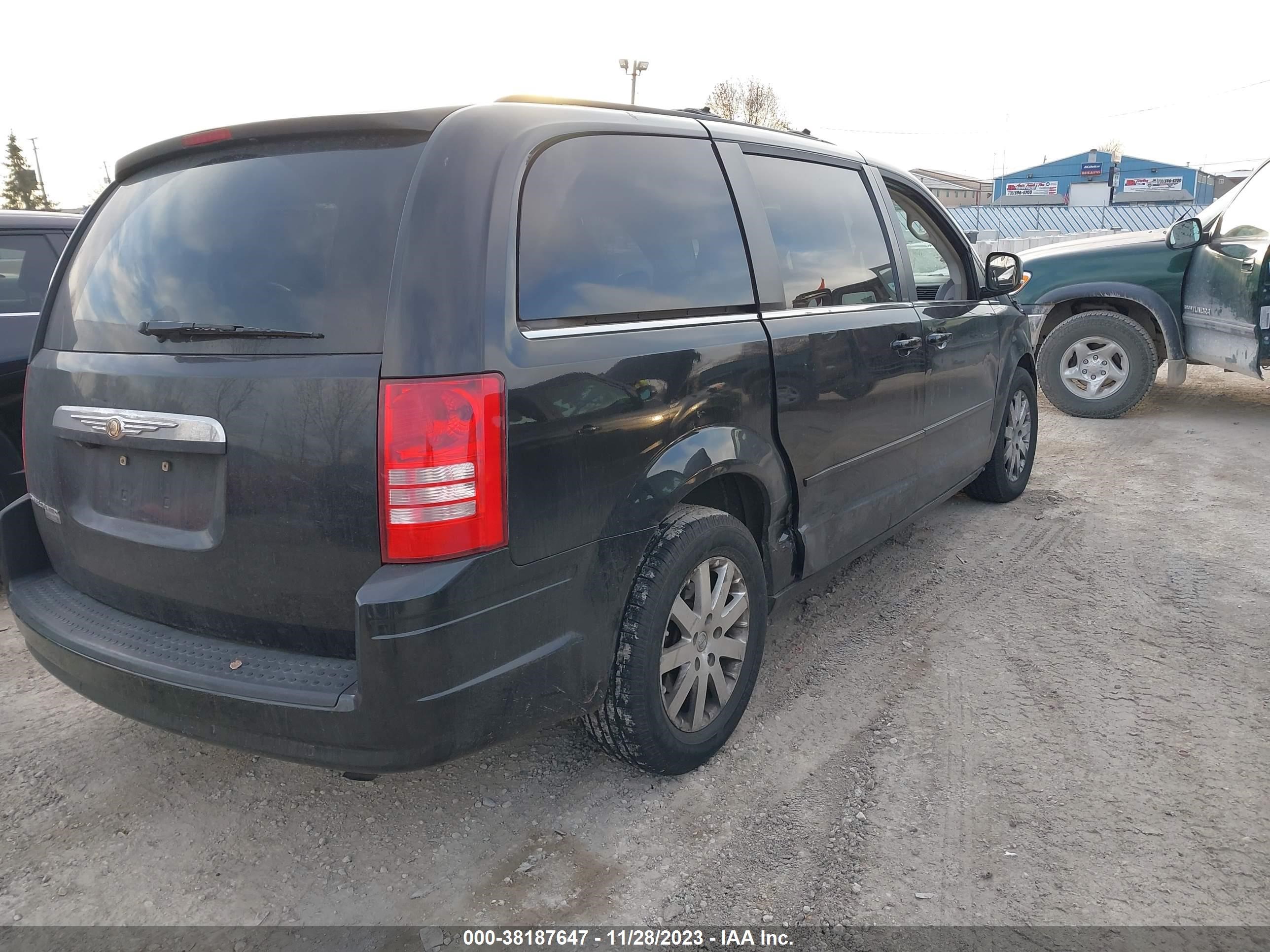 Photo 3 VIN: 2A8HR54P98R762752 - CHRYSLER TOWN & COUNTRY 