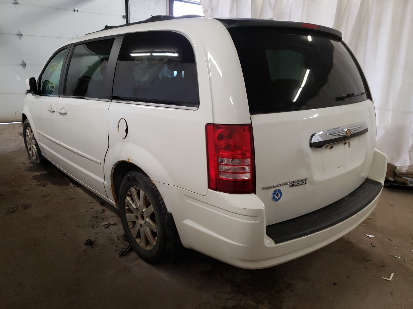 Photo 2 VIN: 2A8HR54P98R820388 - CHRYSLER TOWN &AMP COU 