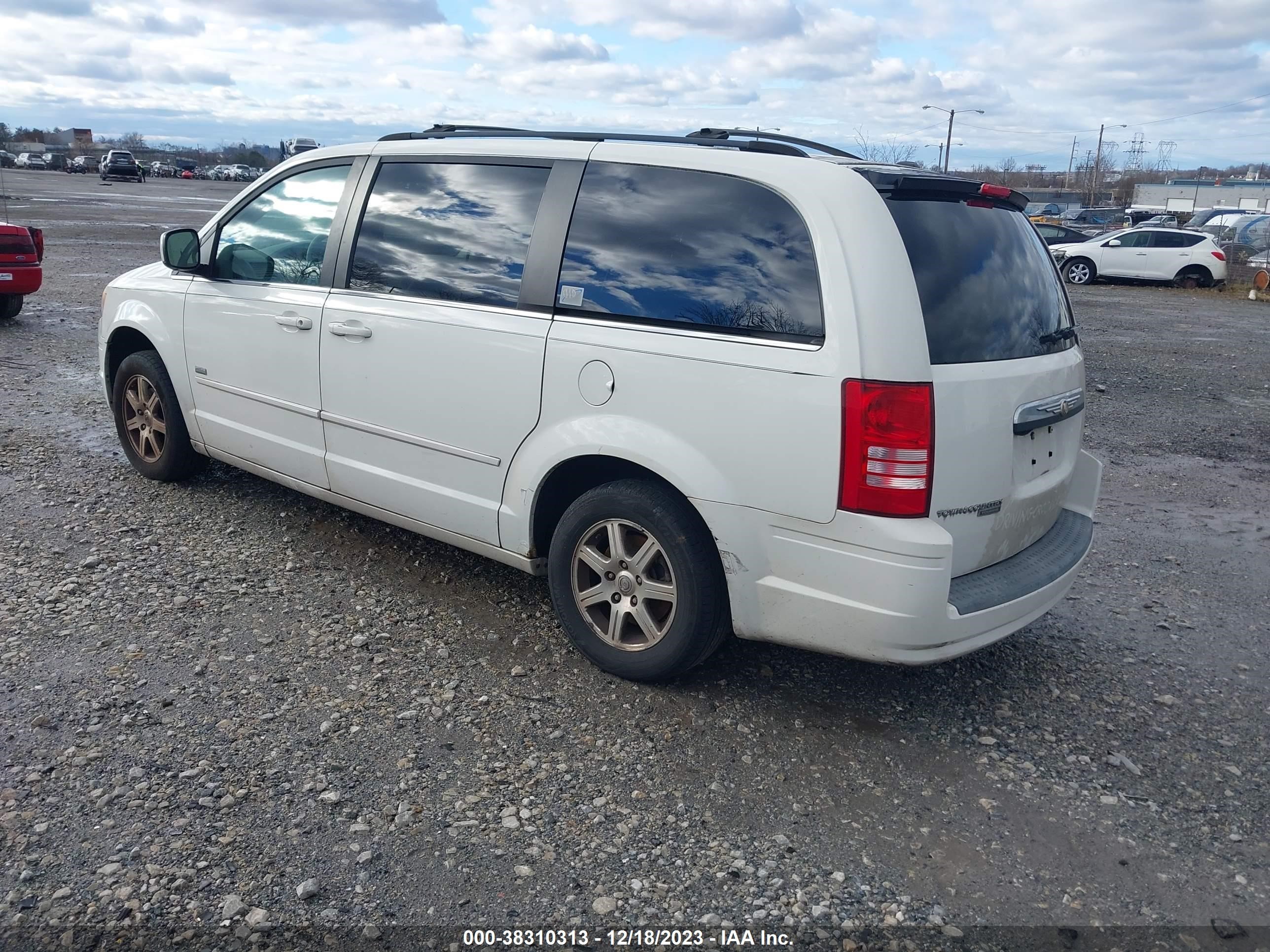 Photo 2 VIN: 2A8HR54P98R827521 - CHRYSLER TOWN & COUNTRY 