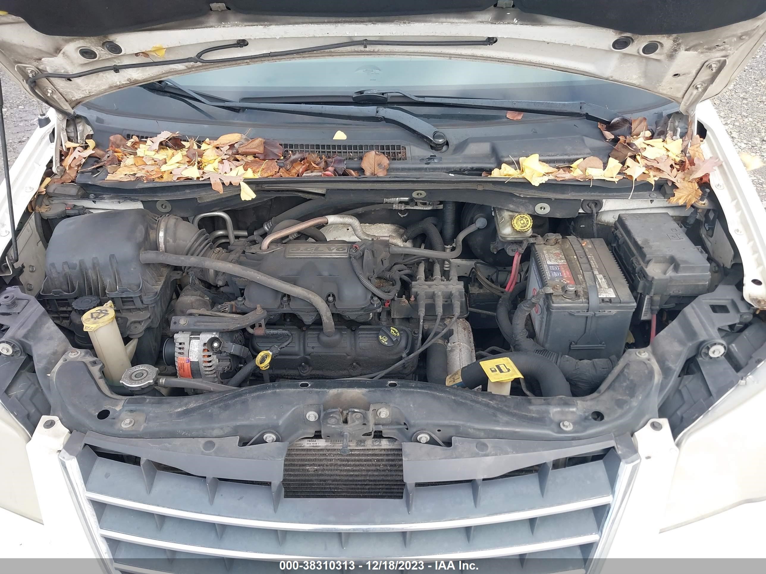 Photo 9 VIN: 2A8HR54P98R827521 - CHRYSLER TOWN & COUNTRY 