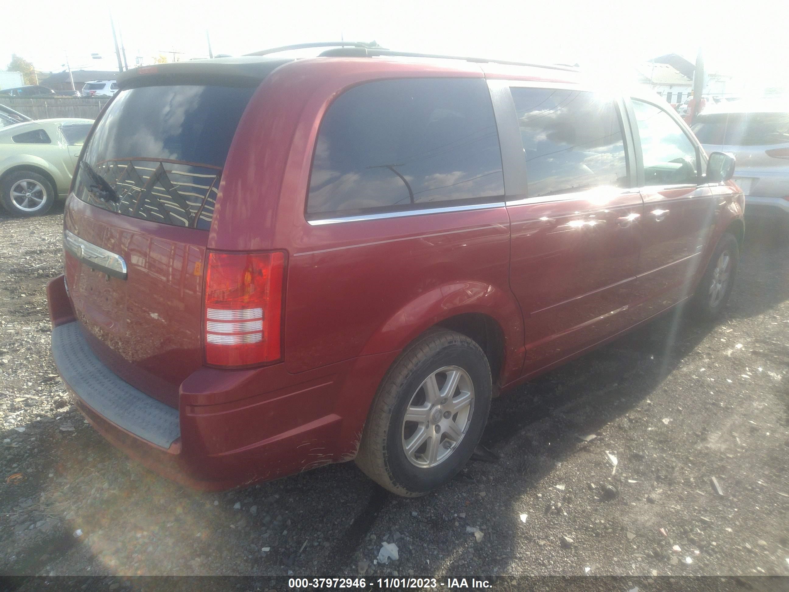 Photo 3 VIN: 2A8HR54P98R835795 - CHRYSLER TOWN & COUNTRY 