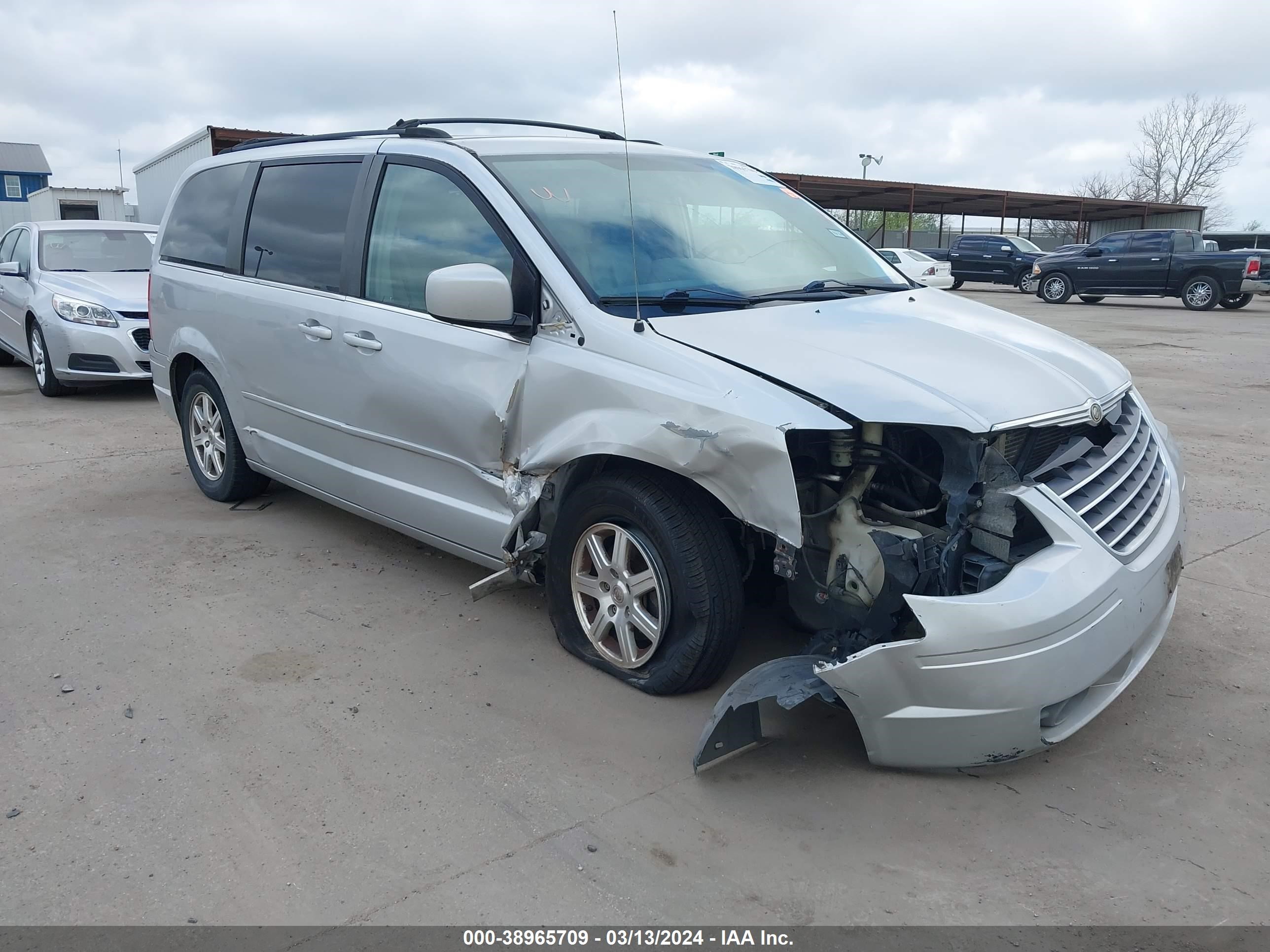 Photo 0 VIN: 2A8HR54PX8R136661 - CHRYSLER TOWN & COUNTRY 