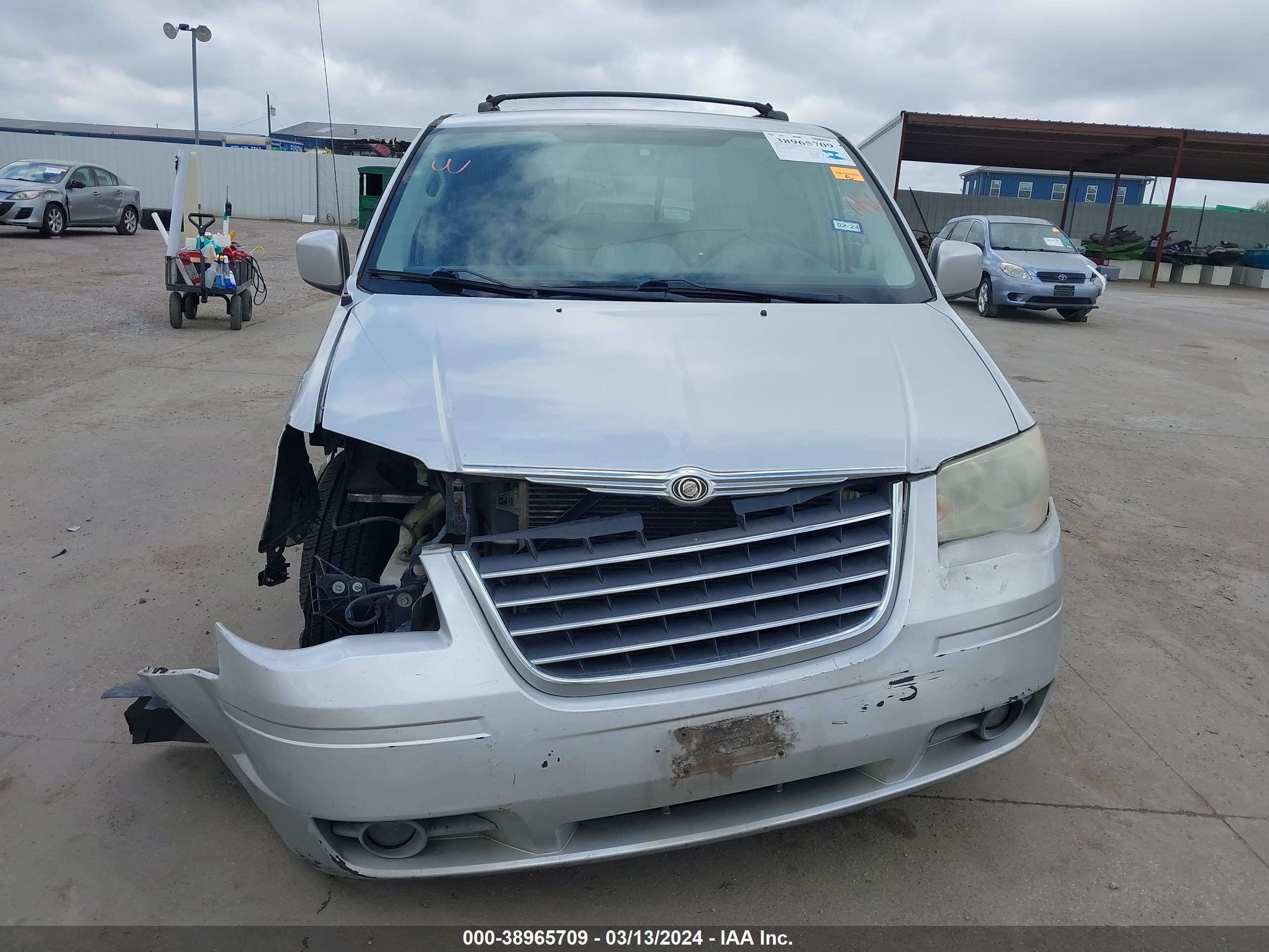 Photo 12 VIN: 2A8HR54PX8R136661 - CHRYSLER TOWN & COUNTRY 