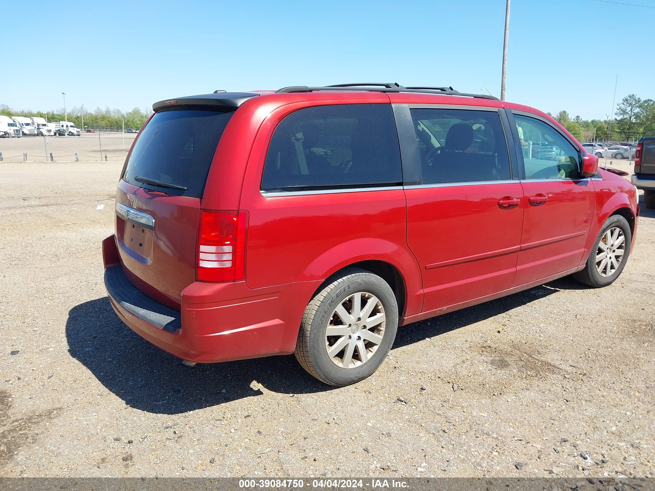 Photo 3 VIN: 2A8HR54PX8R646914 - CHRYSLER TOWN & COUNTRY 