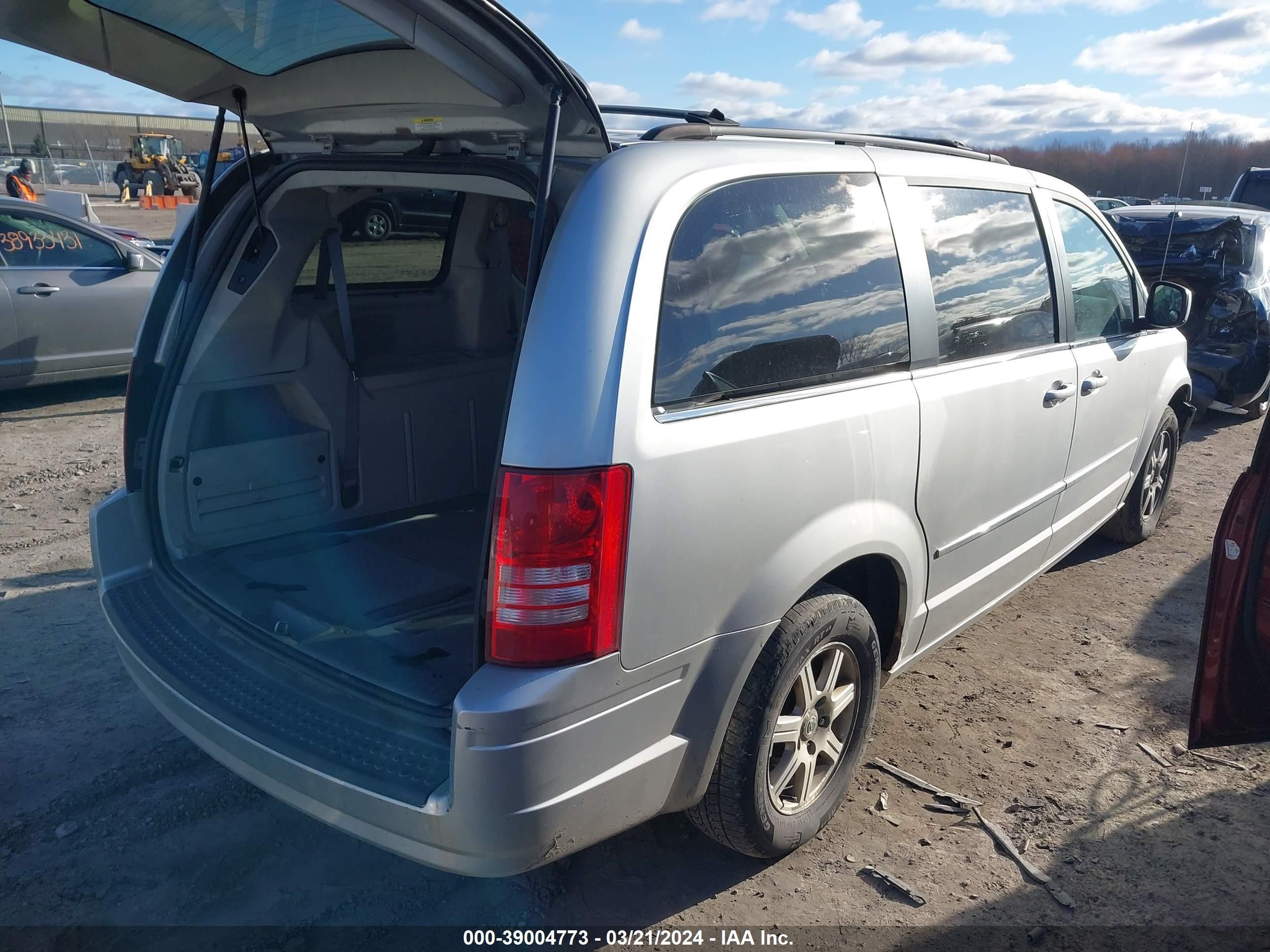 Photo 3 VIN: 2A8HR54X49R590261 - CHRYSLER TOWN & COUNTRY 