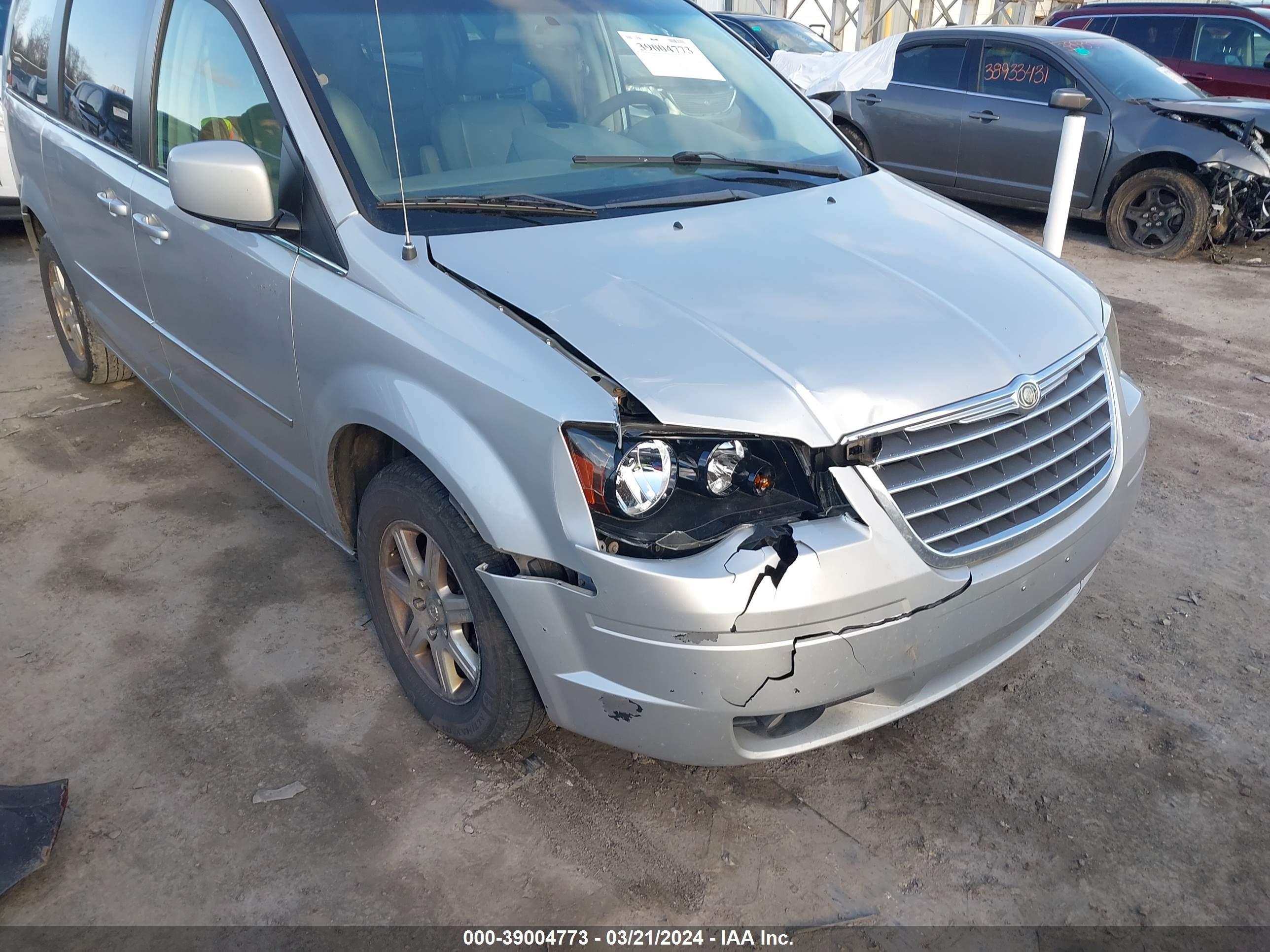 Photo 5 VIN: 2A8HR54X49R590261 - CHRYSLER TOWN & COUNTRY 