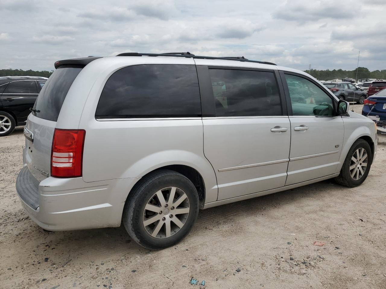 Photo 2 VIN: 2A8HR54X99R645903 - CHRYSLER TOWN & COUNTRY 