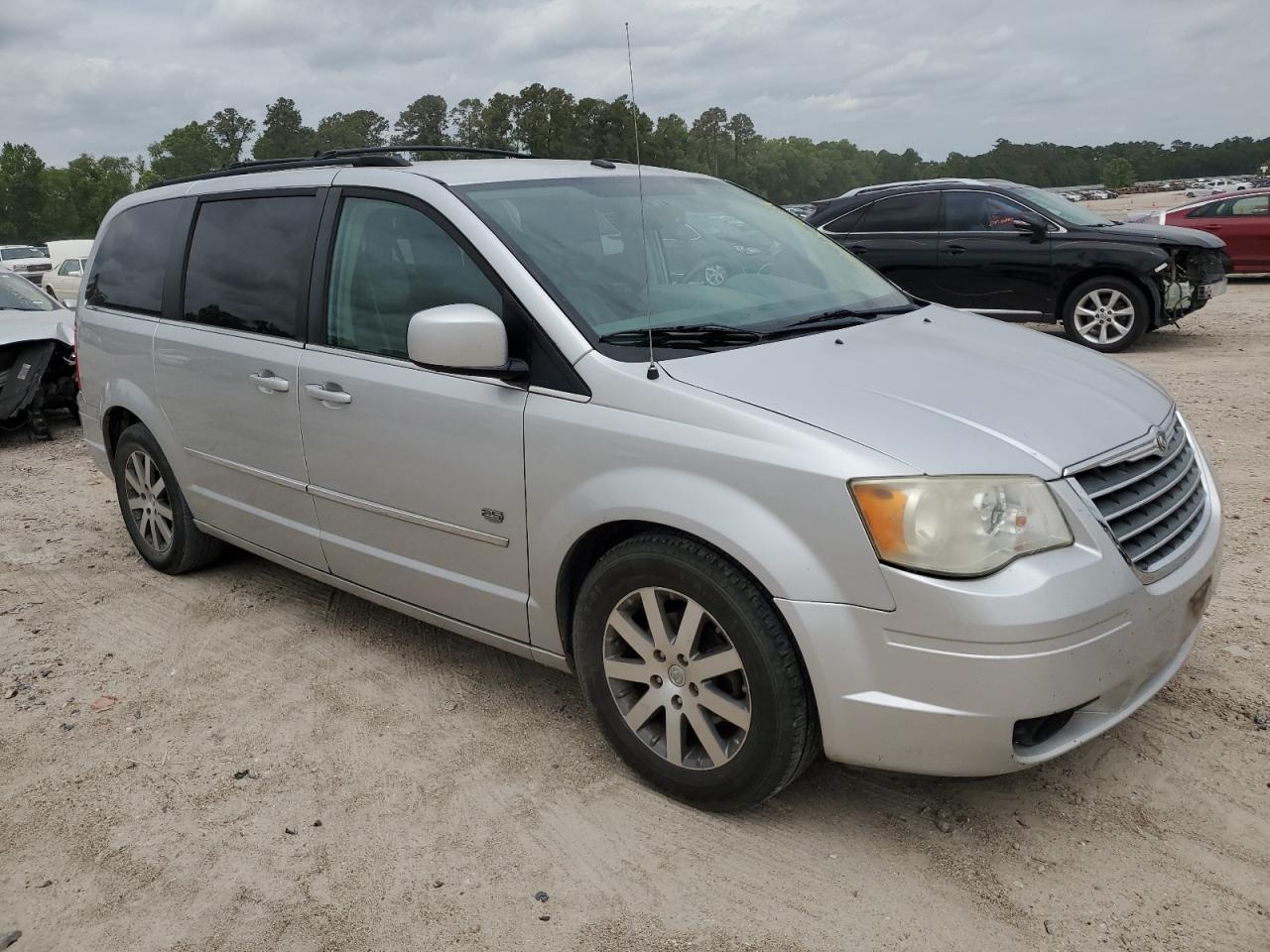 Photo 3 VIN: 2A8HR54X99R645903 - CHRYSLER TOWN & COUNTRY 