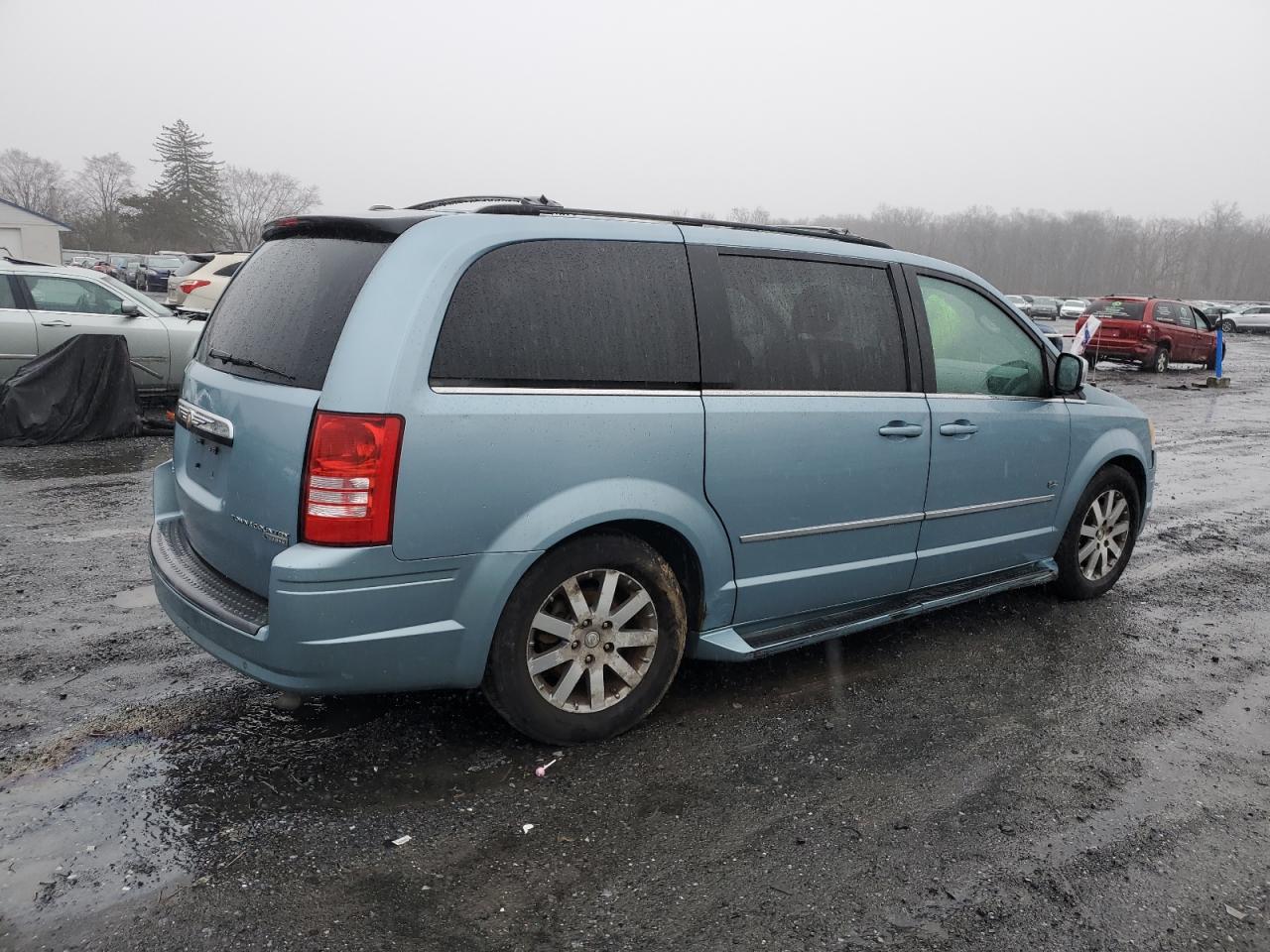 Photo 2 VIN: 2A8HR54X99R653936 - CHRYSLER TOWN & COUNTRY 