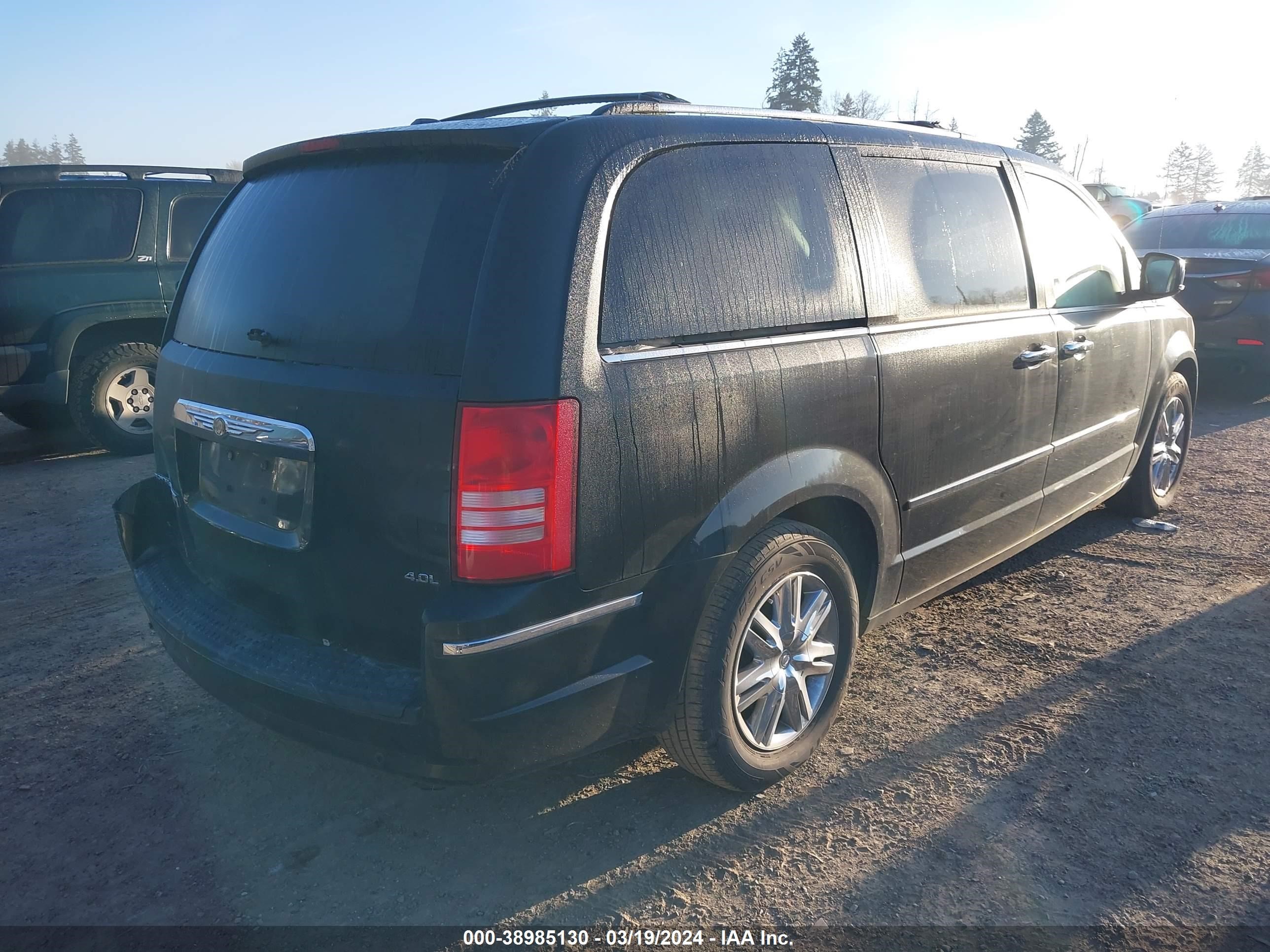 Photo 3 VIN: 2A8HR64X08R713302 - CHRYSLER TOWN & COUNTRY 