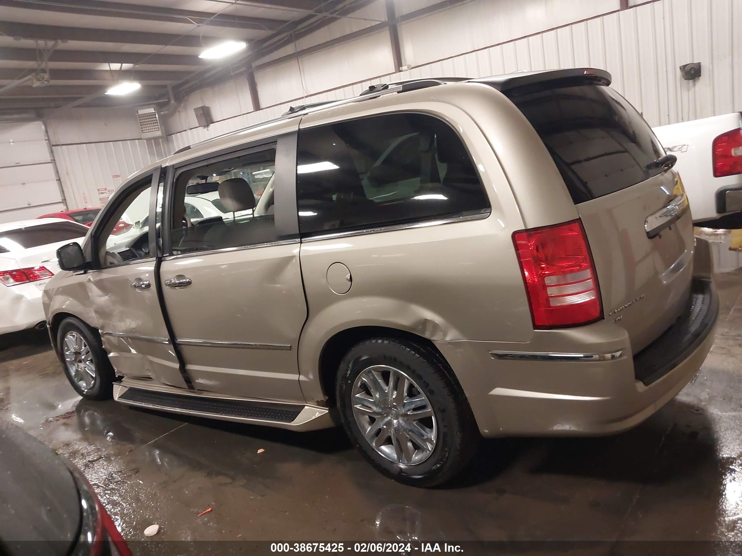 Photo 14 VIN: 2A8HR64X09R648162 - CHRYSLER TOWN & COUNTRY 