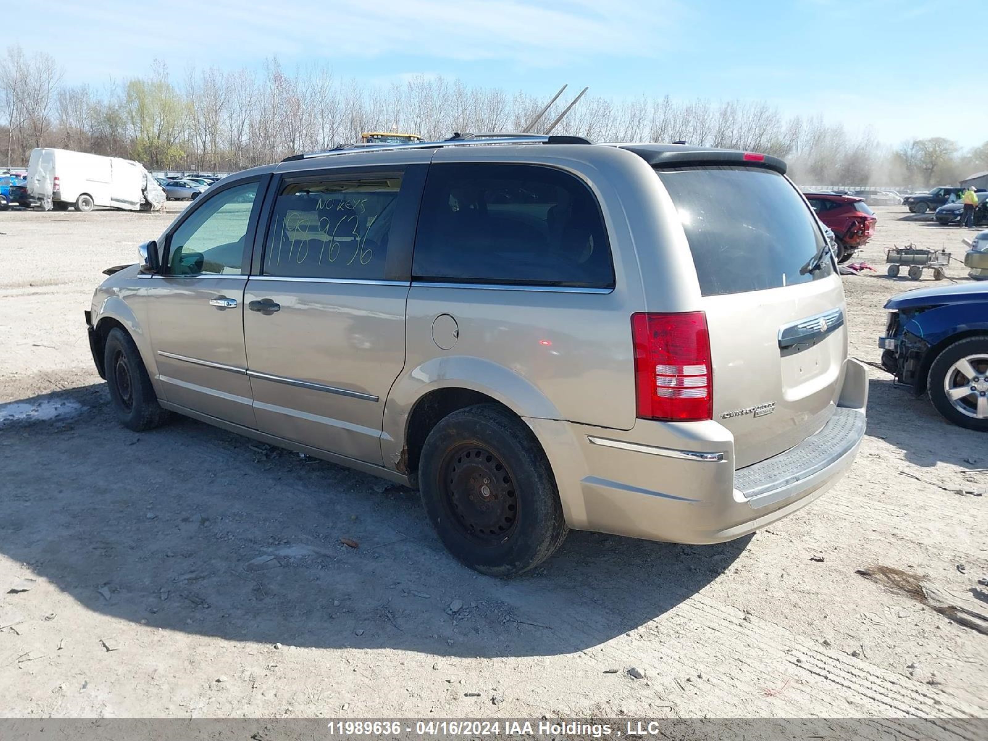 Photo 2 VIN: 2A8HR64X18R717844 - CHRYSLER TOWN & COUNTRY 