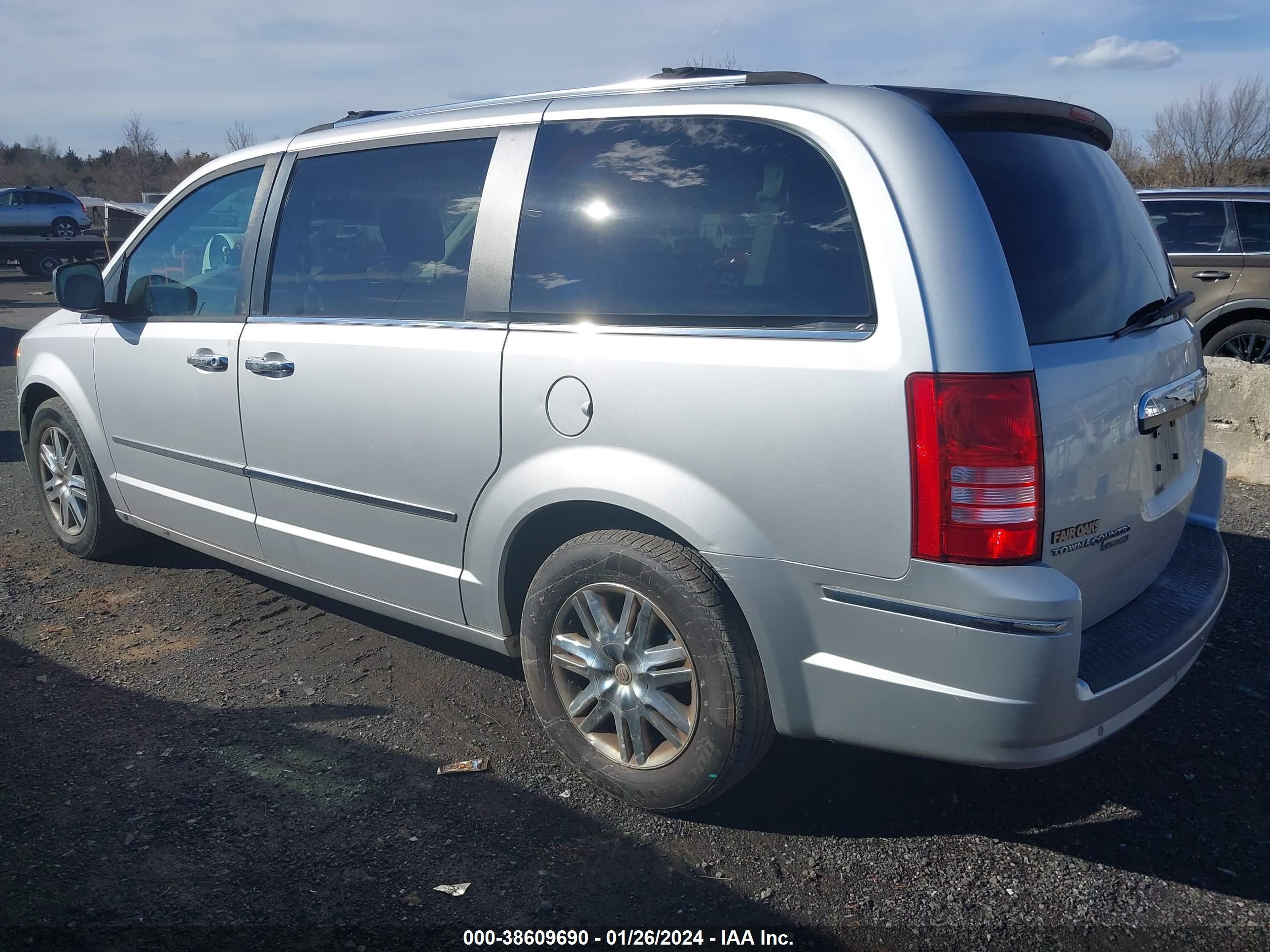 Photo 2 VIN: 2A8HR64X18R787330 - CHRYSLER TOWN & COUNTRY 