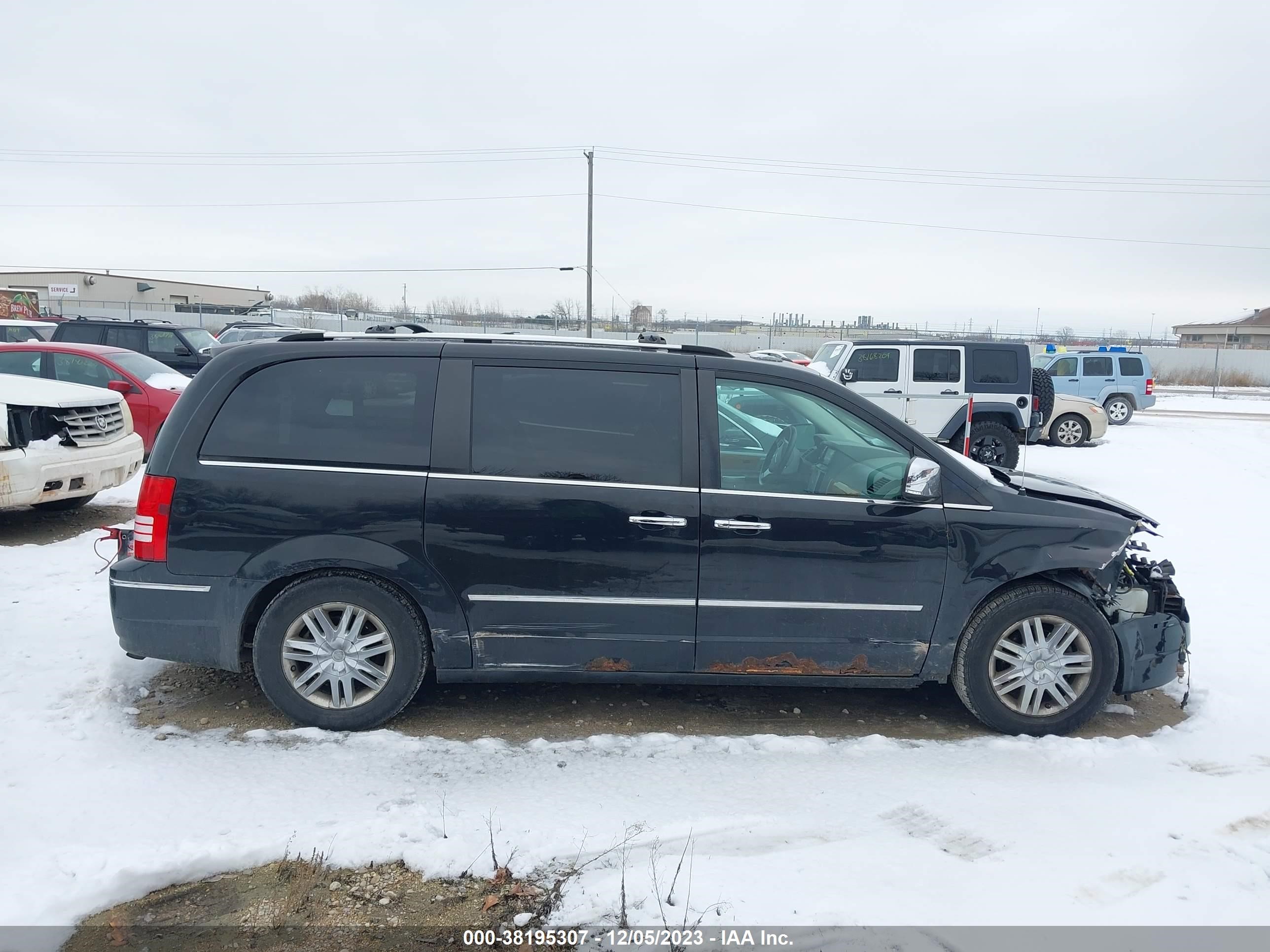 Photo 12 VIN: 2A8HR64X28R688189 - CHRYSLER TOWN & COUNTRY 