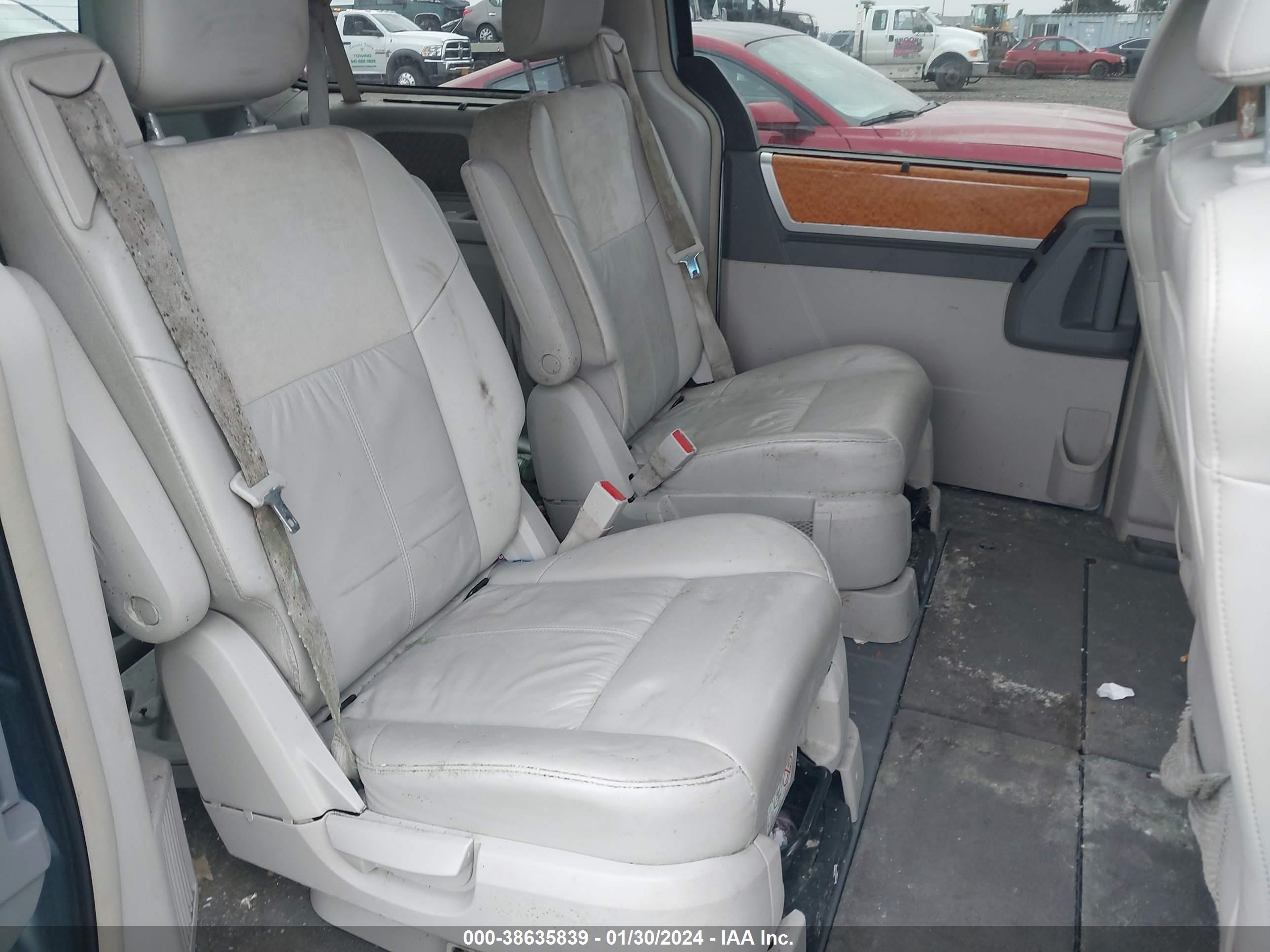 Photo 7 VIN: 2A8HR64X28R717951 - CHRYSLER TOWN & COUNTRY 