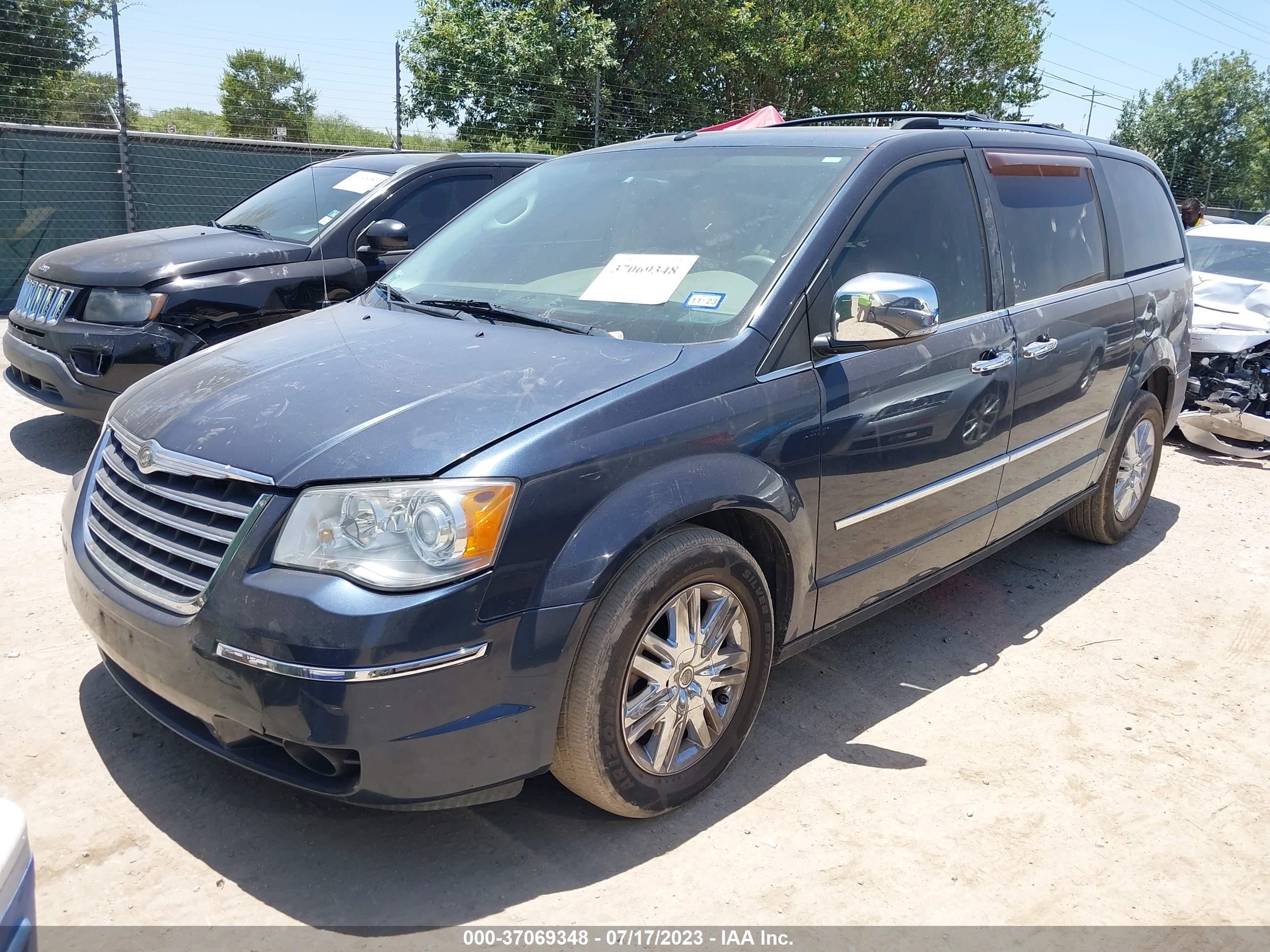 Photo 1 VIN: 2A8HR64X28R804958 - CHRYSLER TOWN & COUNTRY 