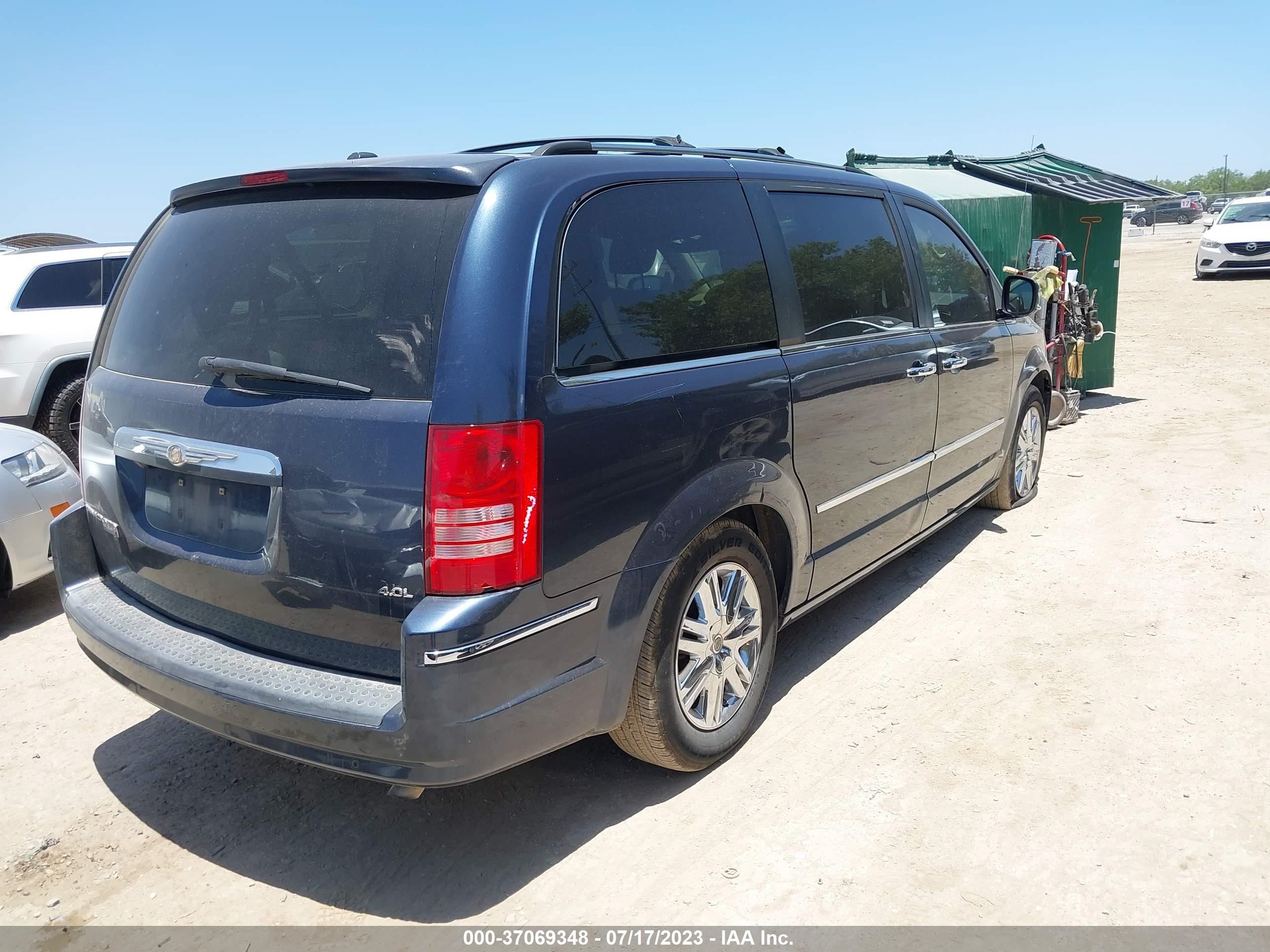 Photo 3 VIN: 2A8HR64X28R804958 - CHRYSLER TOWN & COUNTRY 