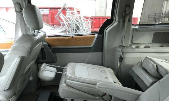 Photo 7 VIN: 2A8HR64X28R822053 - CHRYSLER TOWN AND COUNTRY 