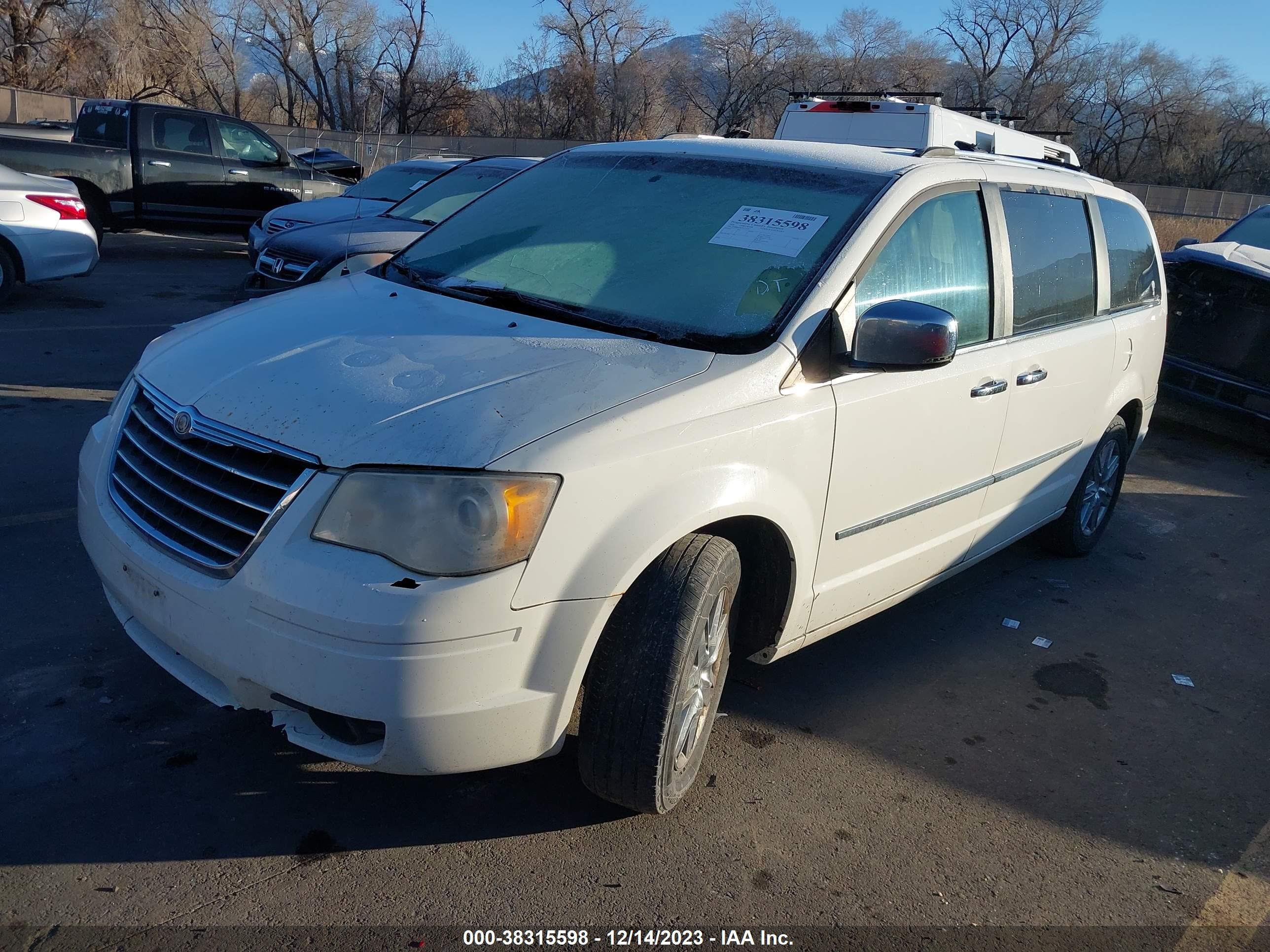 Photo 1 VIN: 2A8HR64X38R137107 - CHRYSLER TOWN & COUNTRY 