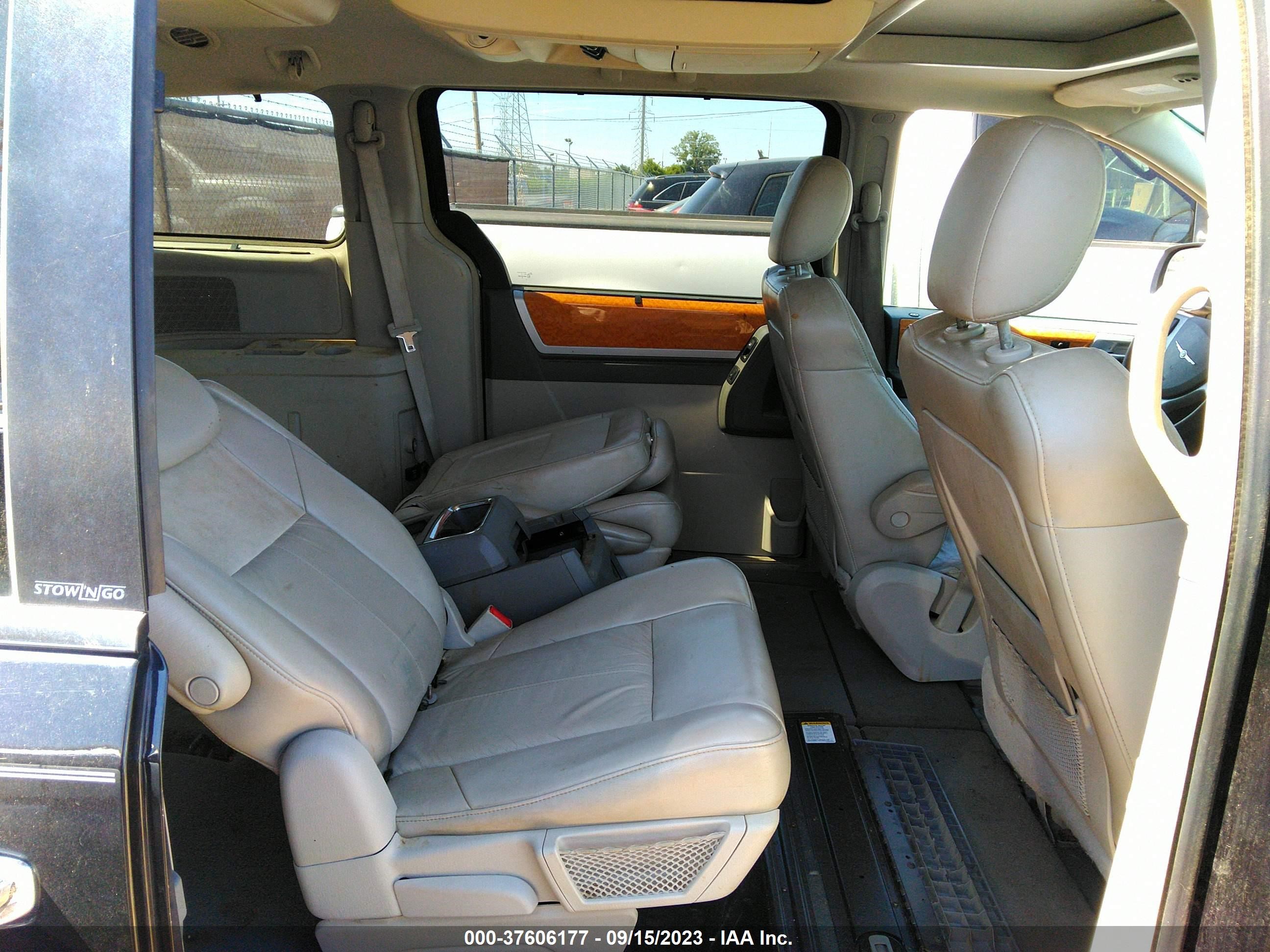 Photo 7 VIN: 2A8HR64X38R689979 - CHRYSLER TOWN & COUNTRY 