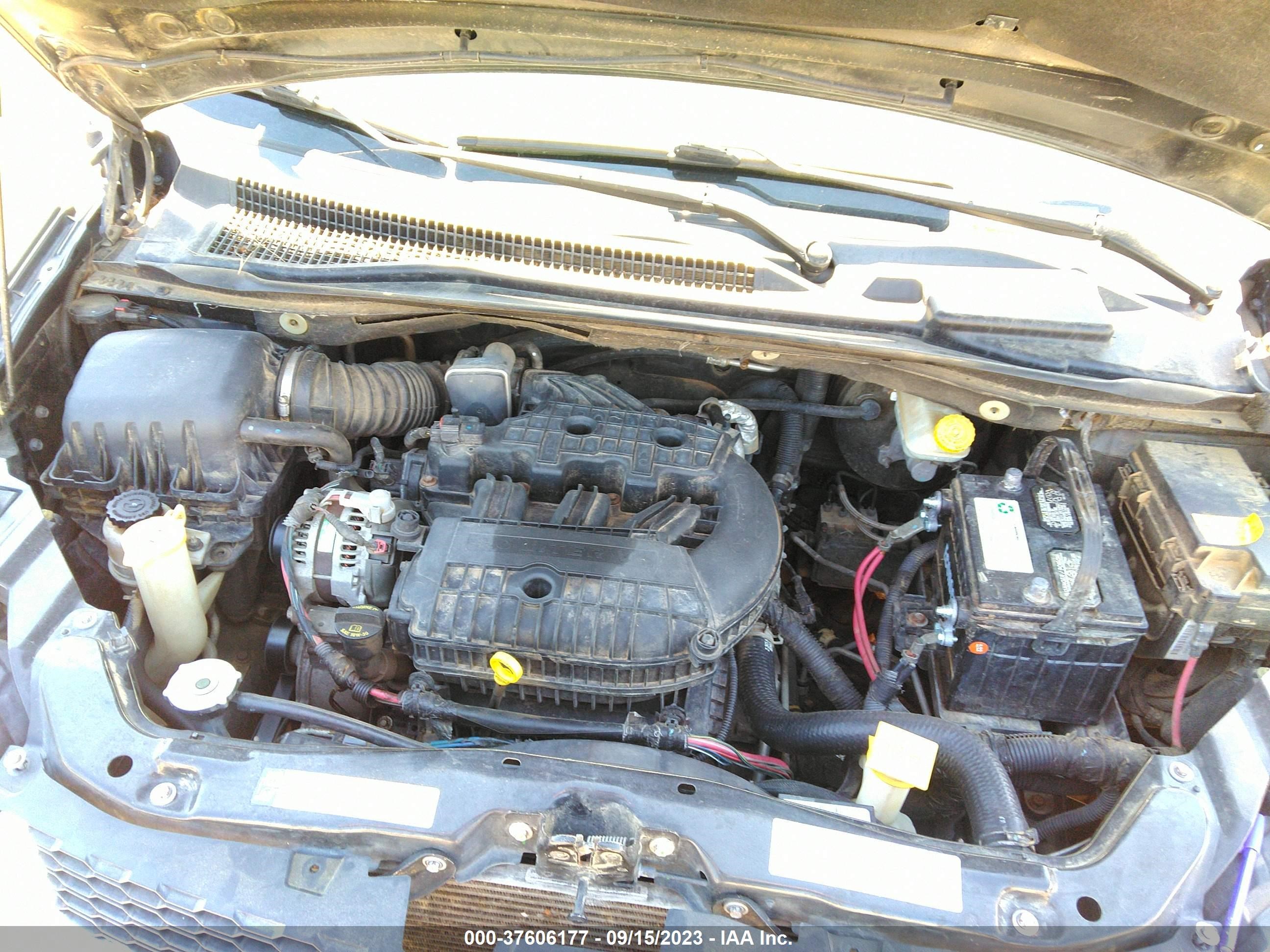 Photo 9 VIN: 2A8HR64X38R689979 - CHRYSLER TOWN & COUNTRY 