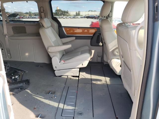 Photo 5 VIN: 2A8HR64X39R657633 - CHRYSLER TOWN &AMP COU 