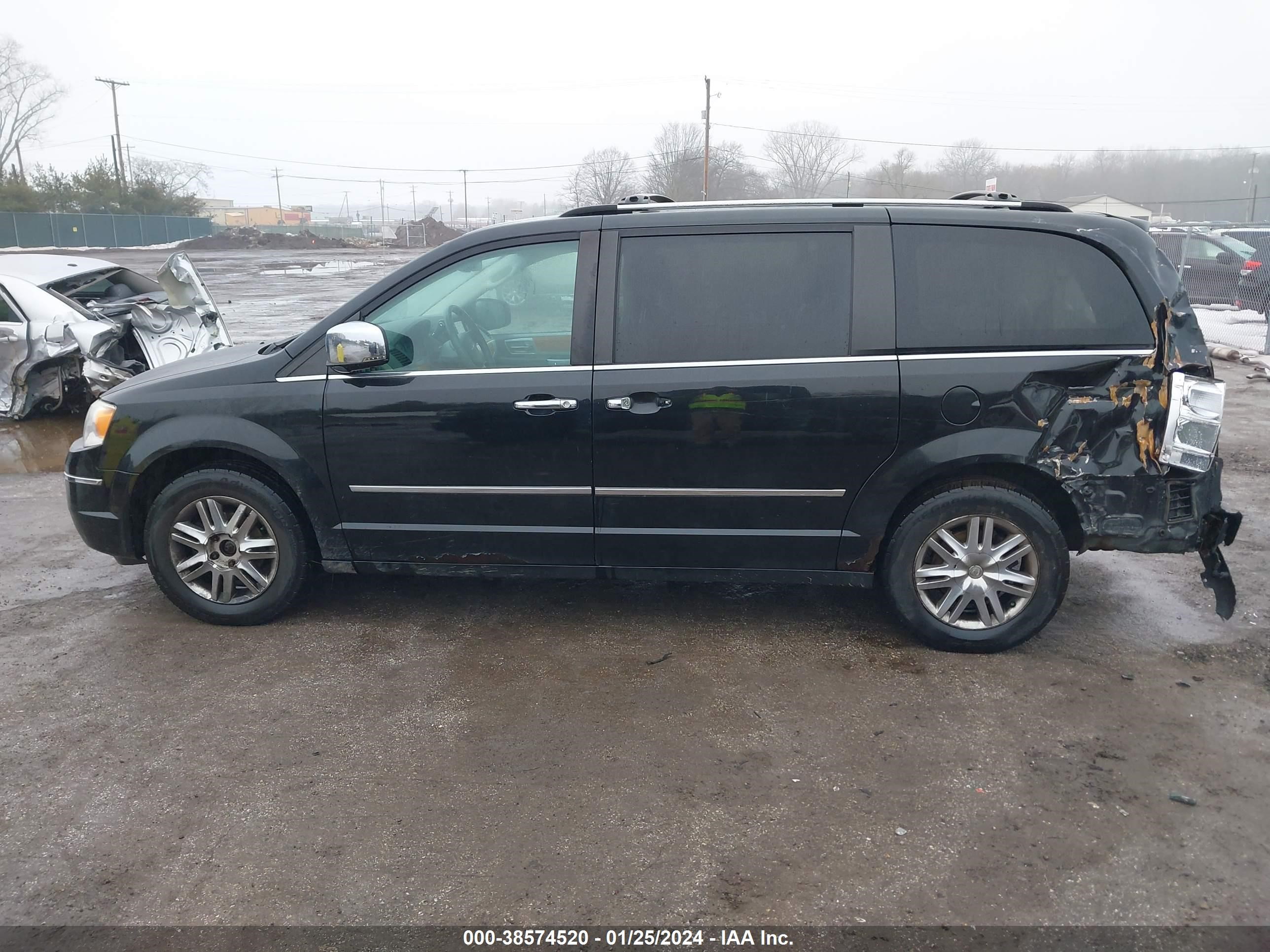 Photo 13 VIN: 2A8HR64X58R752970 - CHRYSLER TOWN & COUNTRY 