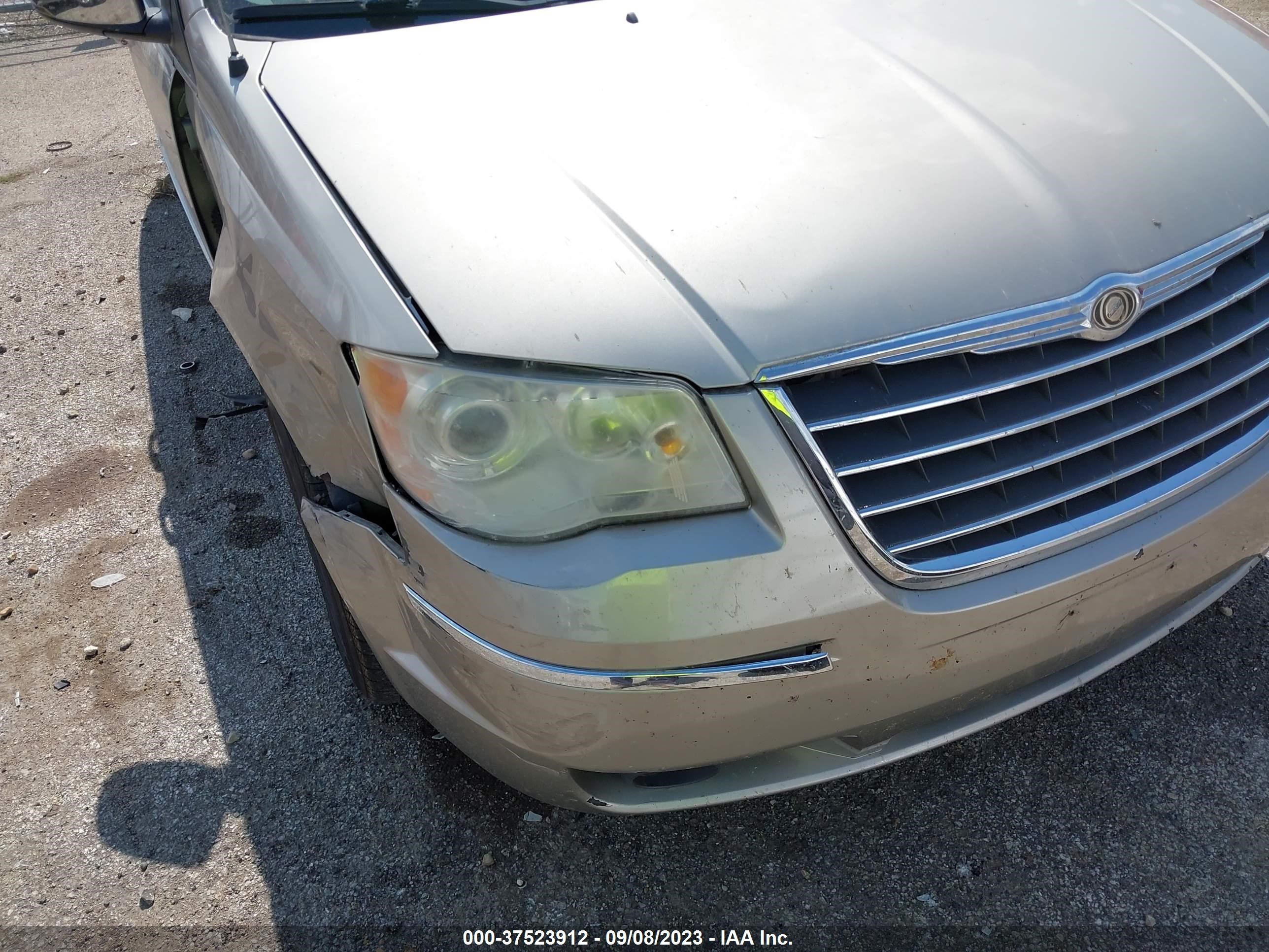 Photo 11 VIN: 2A8HR64X68R662520 - CHRYSLER TOWN & COUNTRY 