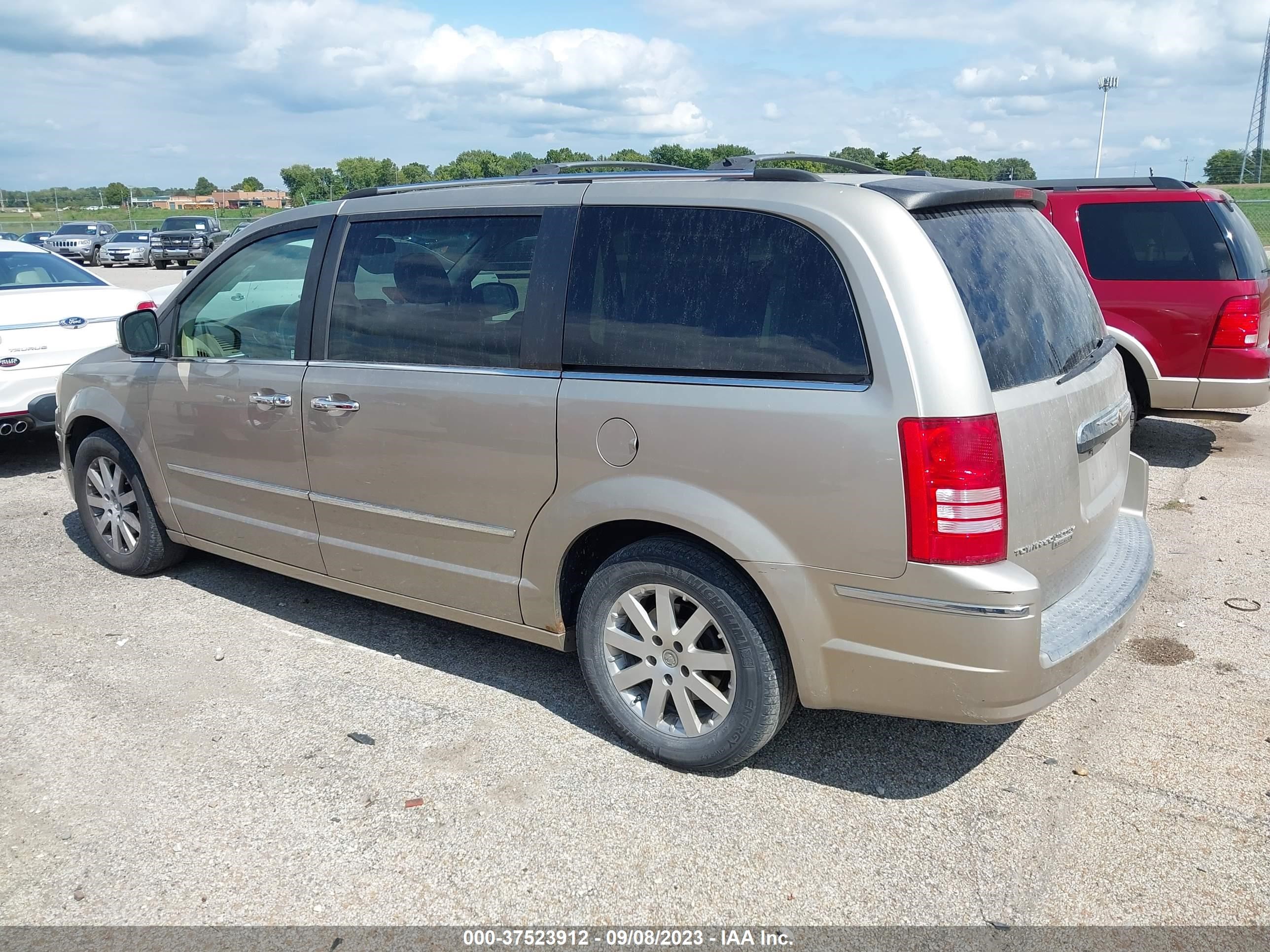 Photo 2 VIN: 2A8HR64X68R662520 - CHRYSLER TOWN & COUNTRY 