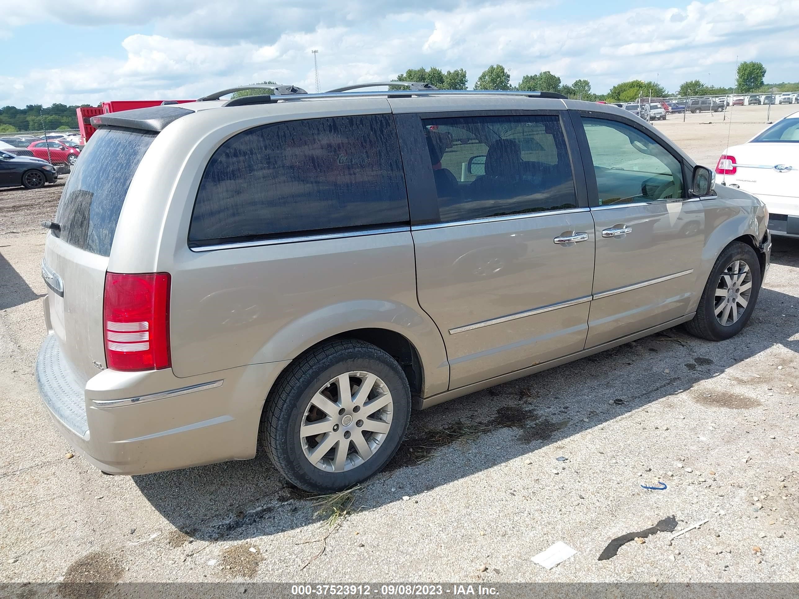 Photo 3 VIN: 2A8HR64X68R662520 - CHRYSLER TOWN & COUNTRY 