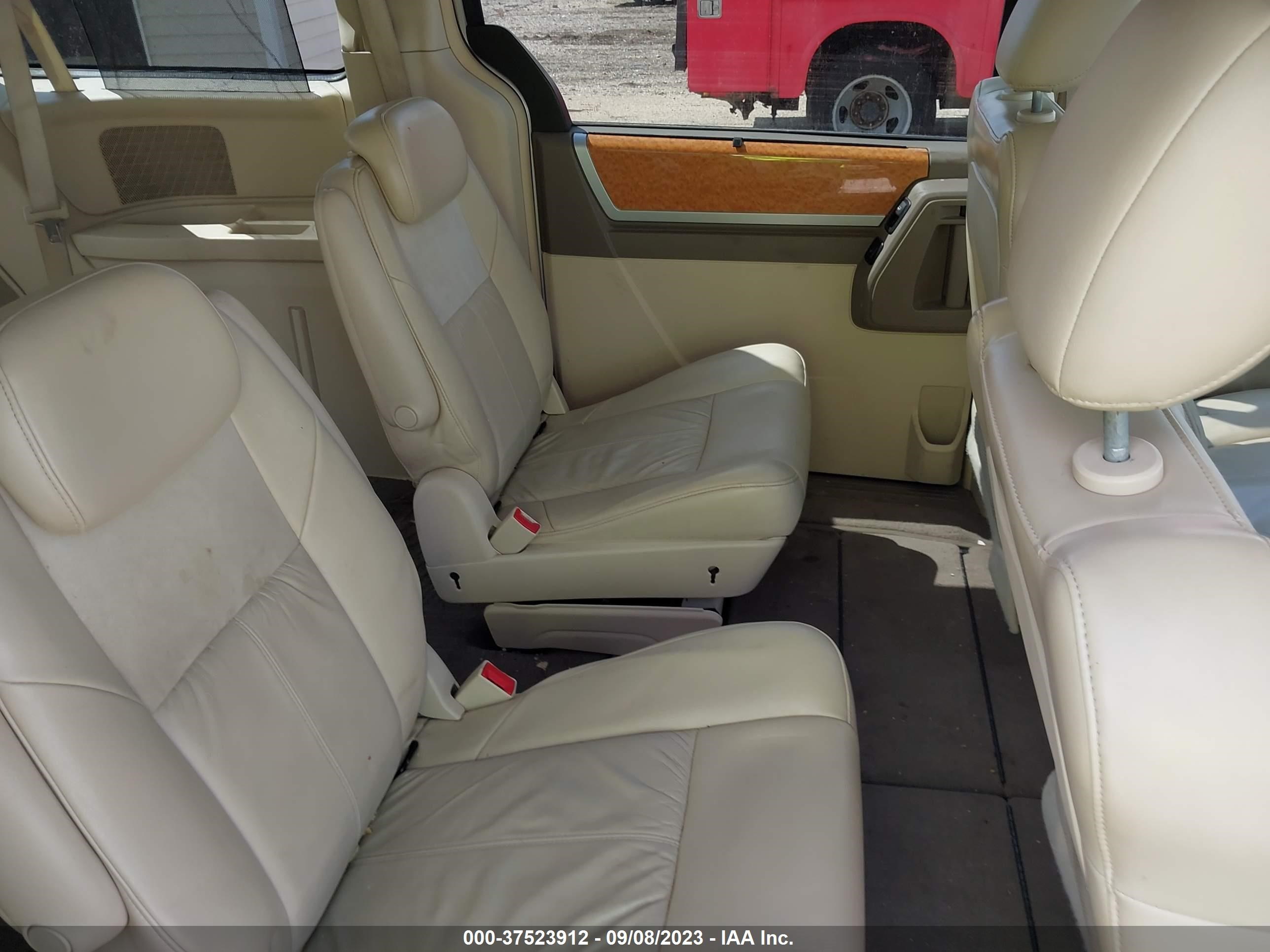 Photo 7 VIN: 2A8HR64X68R662520 - CHRYSLER TOWN & COUNTRY 