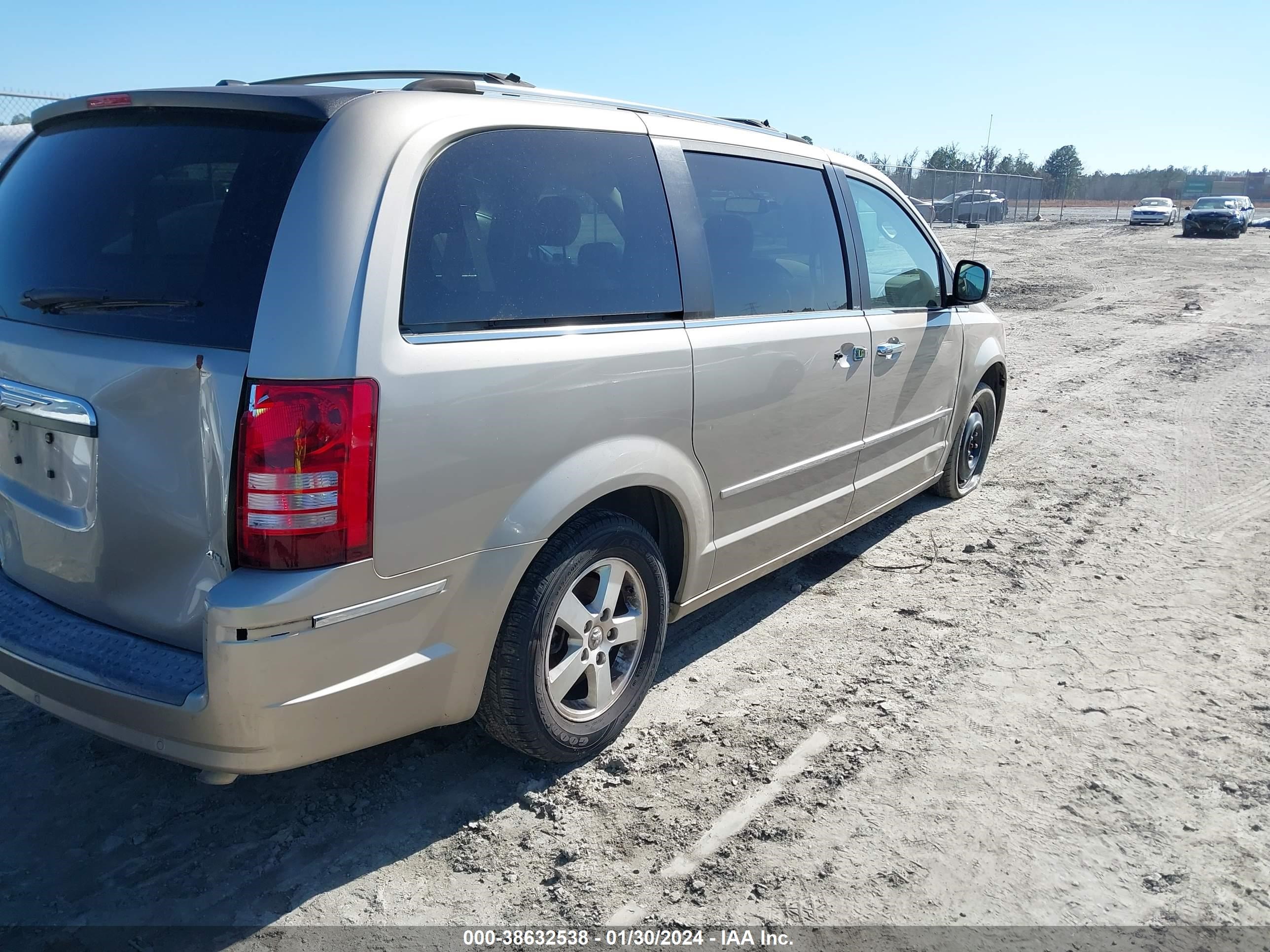 Photo 3 VIN: 2A8HR64X68R689443 - CHRYSLER TOWN & COUNTRY 